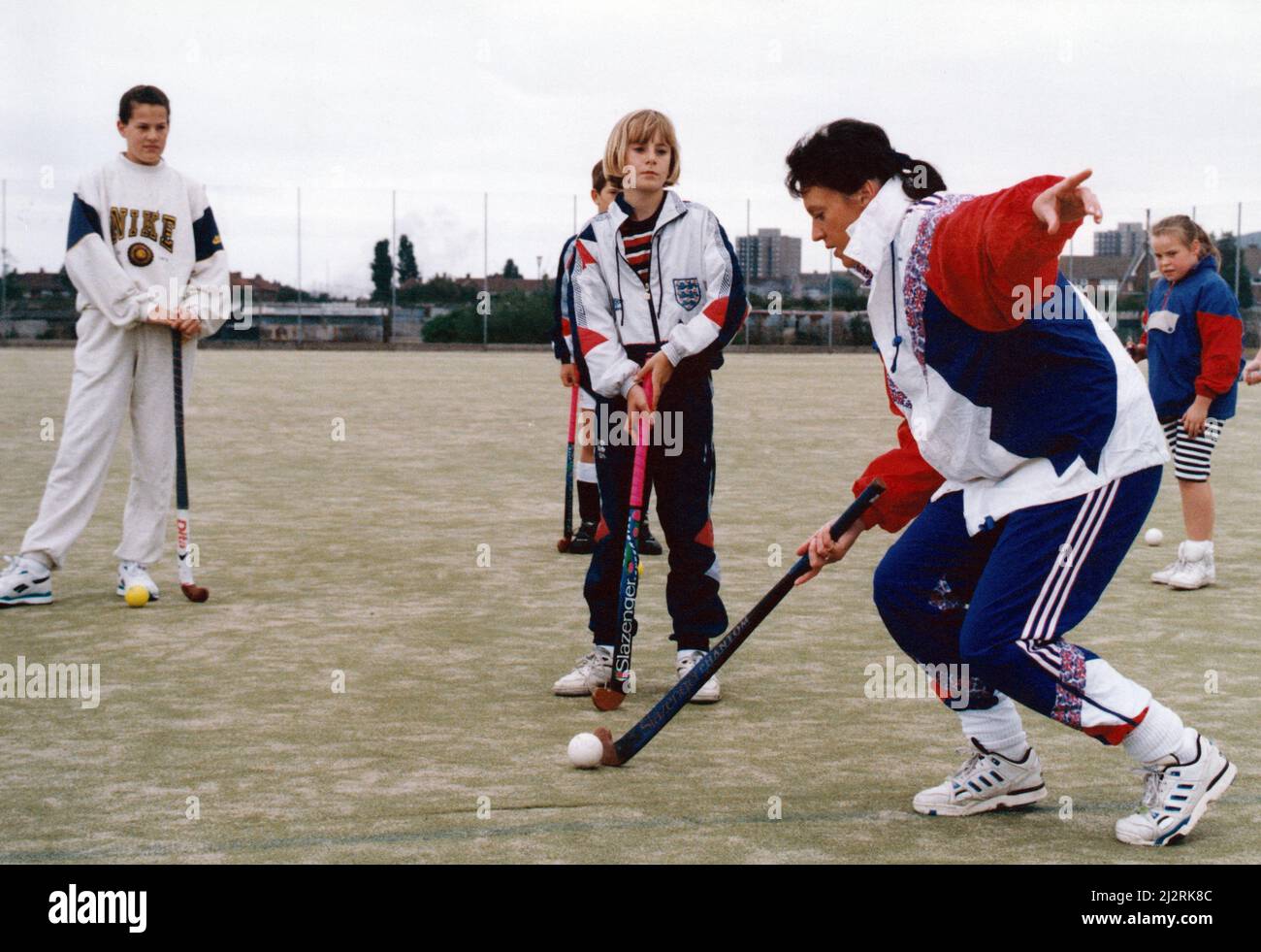 Local up and coming hockey players got some expert coaching on sunday when curent Great Britain captain Gill Atkins was at a coaching session arranged by local team Roseberry ladies at the Southlands Leisure Centre.  5th September 1993. Stock Photo