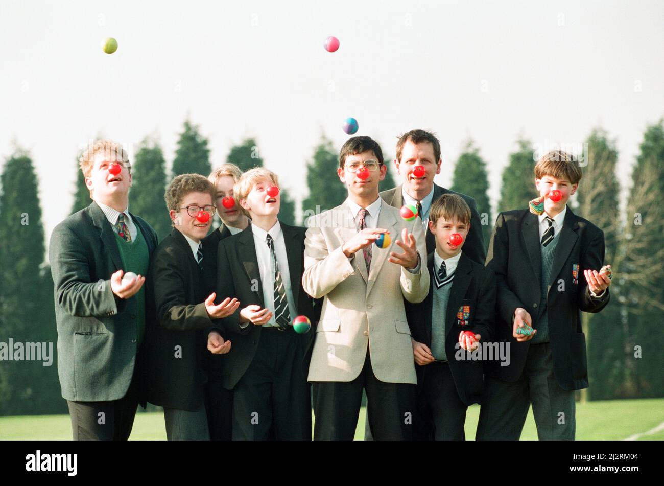 Jason Willis-Lee leads the team of jugglers from King Edward VI Five Ways School in their attempt to juggle up Mount Snowdon to raise funds for Comic Relief. Other members in the team are - Nick Russell, Matthew Joy, James Henderson, Paul Wright, Robert Hack, Martyn Vitty and the teacher in charge, Mr John Marston. 9th March 1993. Stock Photo