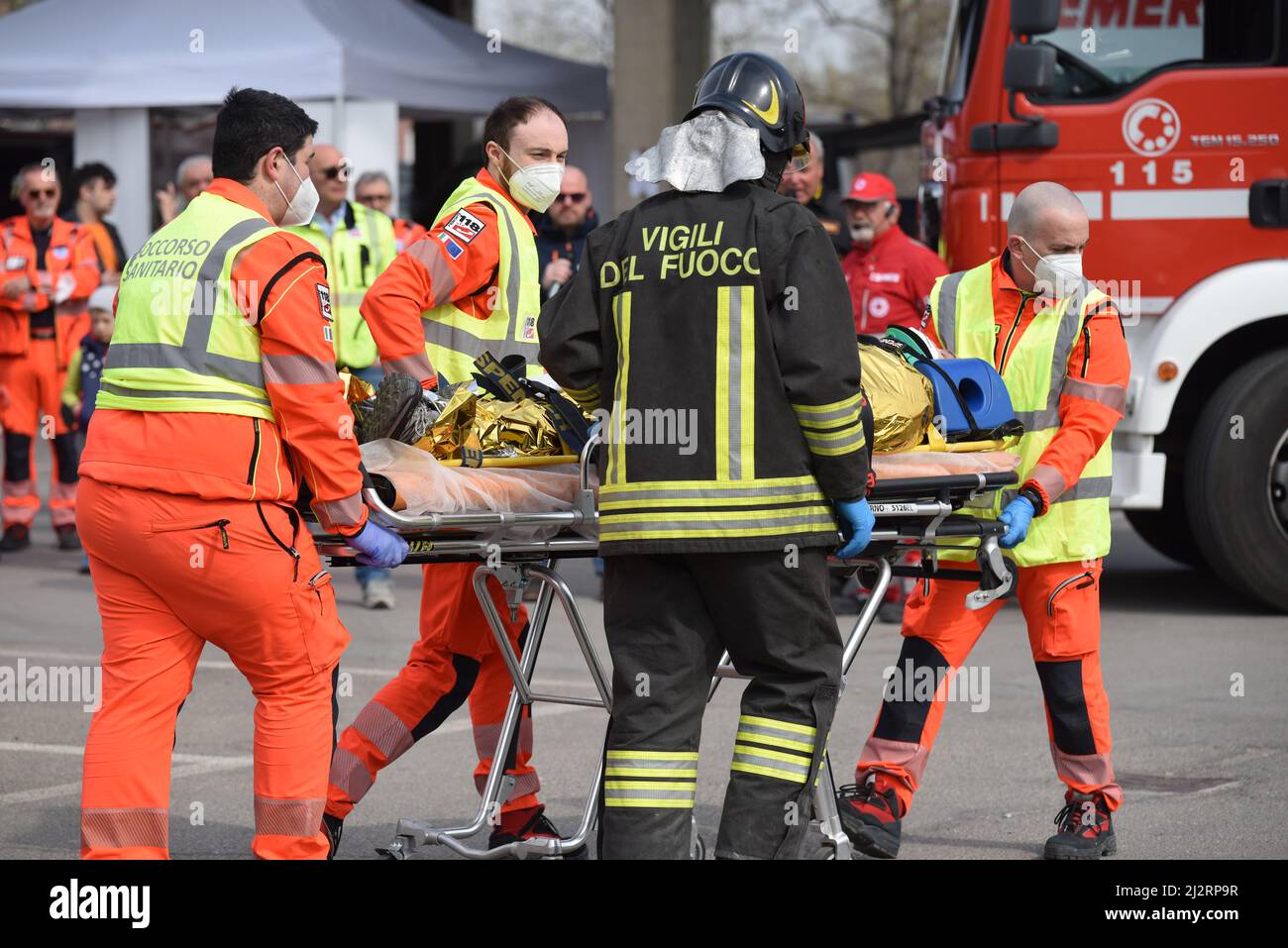 First Aid Demonstration Stock Photo Alamy