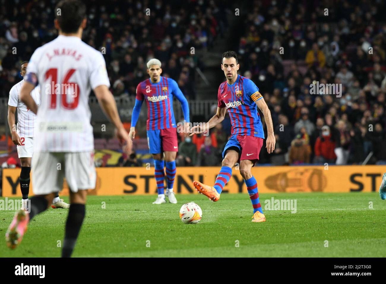 BARCELONA, SPAIN - APRIL 3: Sergio Busquets of FC Barcelona passes the ball during La Liga match between FC Barcelona and Sevilla FC at Campo Nou on April 3, 2022 in Barcelona, Spain. (Photo by Sara Aribó/Pximages) Credit: Px Images/Alamy Live News Stock Photo