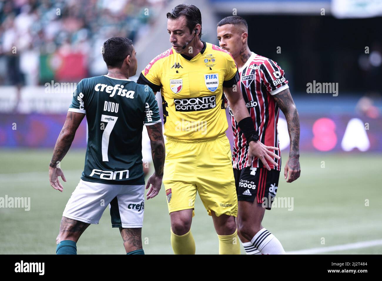 SP - Sao Paulo - 04/03/2022 - PAULISTA 2022 FINAL, PALMEIRAS X SAO PAULO -  Referee Raphael Claus during a match between Palmeiras and Sao Paulo at the  Arena Allianz Parque stadium