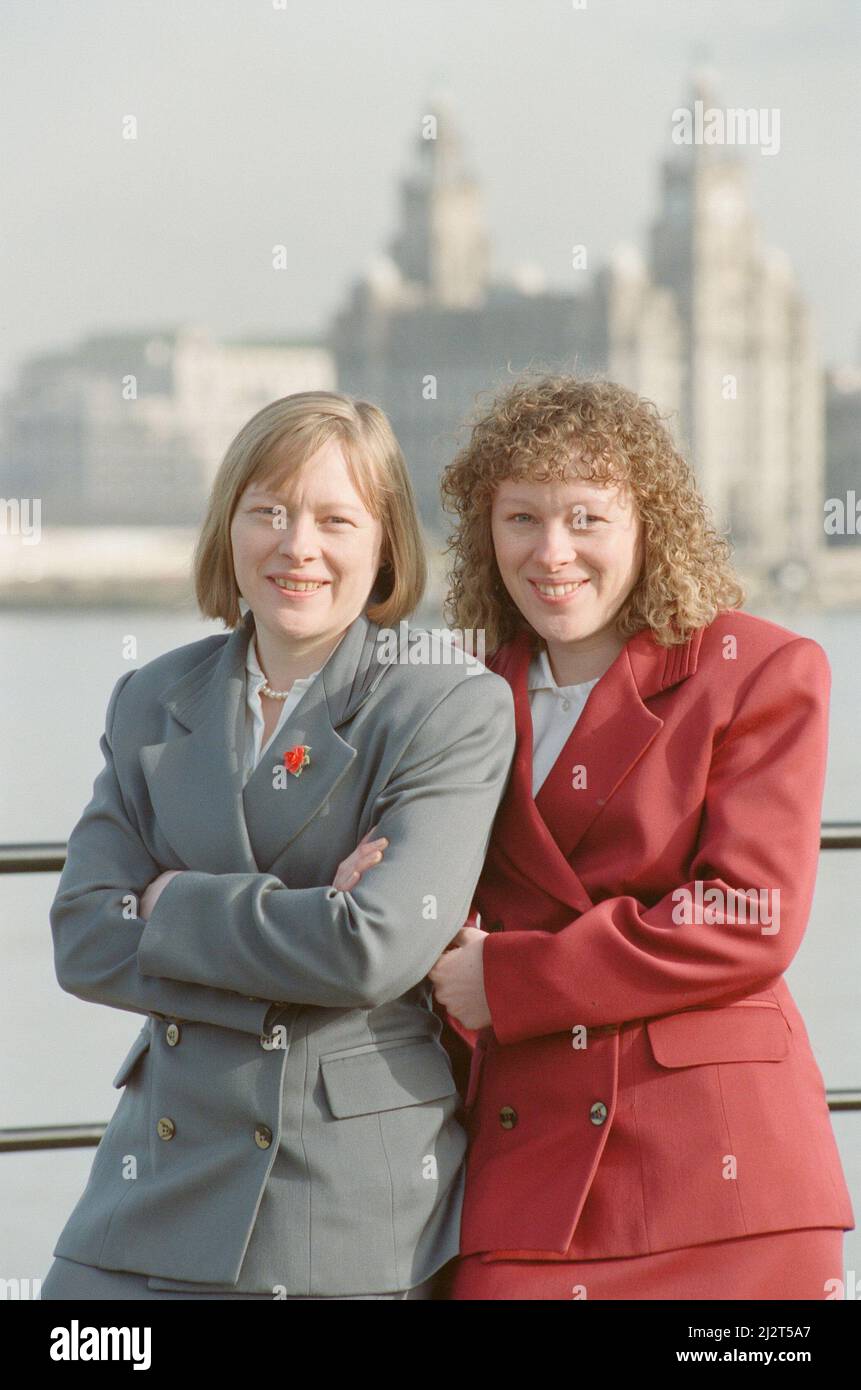 Angela Eagle (left) and her twin sister Maria, pictured in Liverpool, February 1992. Angela Eagle is fighting Jeremy Corbyn for the 2016 leader of the Labour Party election.  Daily Mirror caption 26/2/1992, pre photos being taken reads¿. Angle and Maria have been chosen to fight two Merseyside seats for Labour.  Angela was selected last night for Wallasey which is held by Lynda Chalker with a slim majority of 279.  Sister Maria is in place fro Crosby.  Picture taken 27th February 1992 Stock Photo