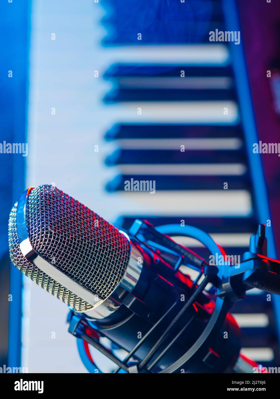 Professional studio microphone on the background of a midi keyboard,  synthesizer. Vocal, music, recording studio. There are no people in the  photo. Ma Stock Photo - Alamy