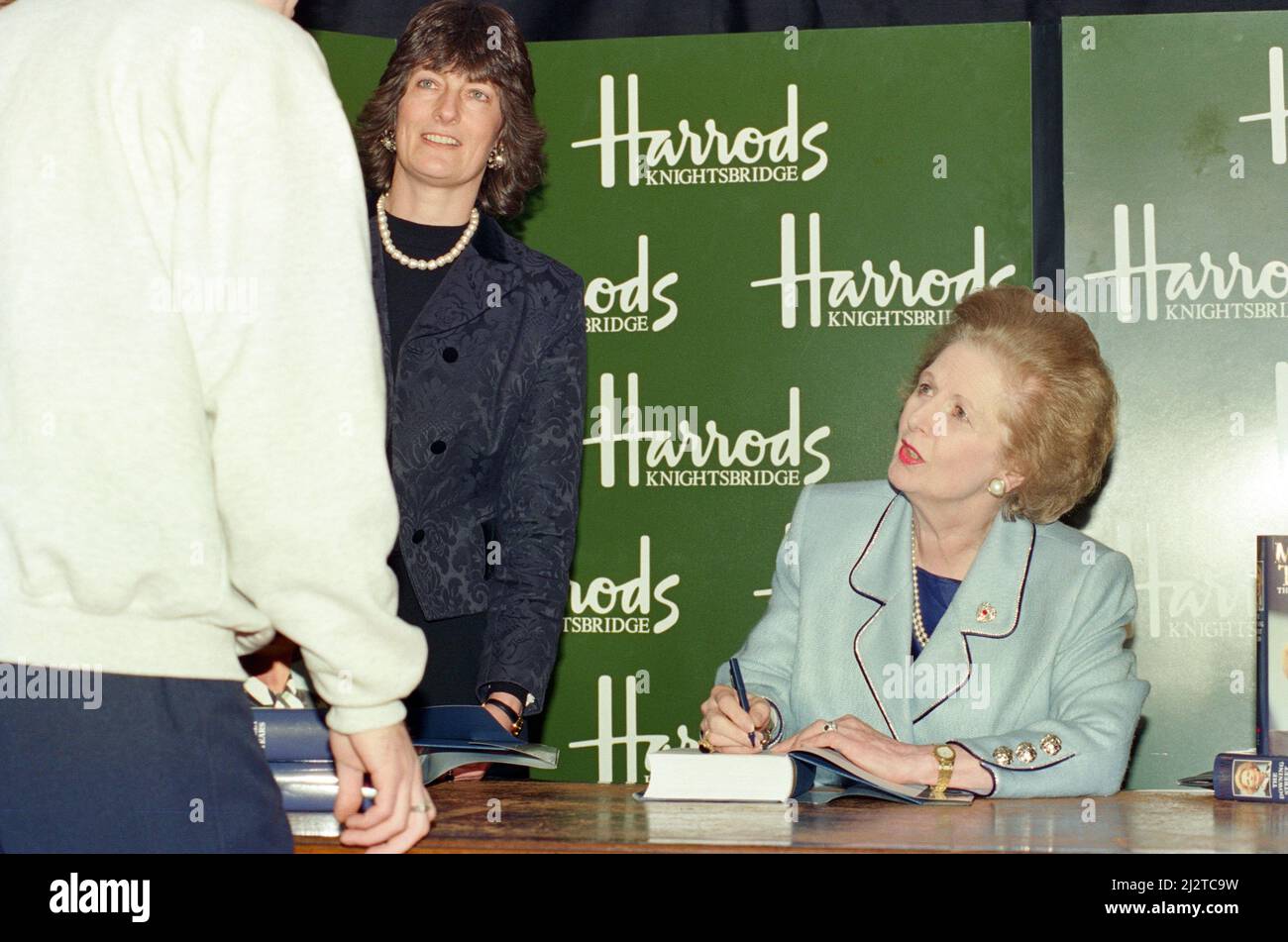 Margaret Thatcher in Harrods signing copies of her memoir 'The Downing Street years'. London, 18th October 1993. Stock Photo