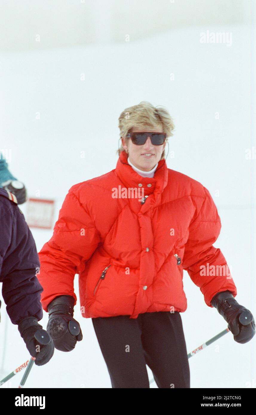 HRH The Princess of Wales, Princess Diana, enjoys a ski holiday in Lech, Austria. Prince William and Prince Harry join her for the trip.  Picture taken circa 2nd April  1993 Stock Photo