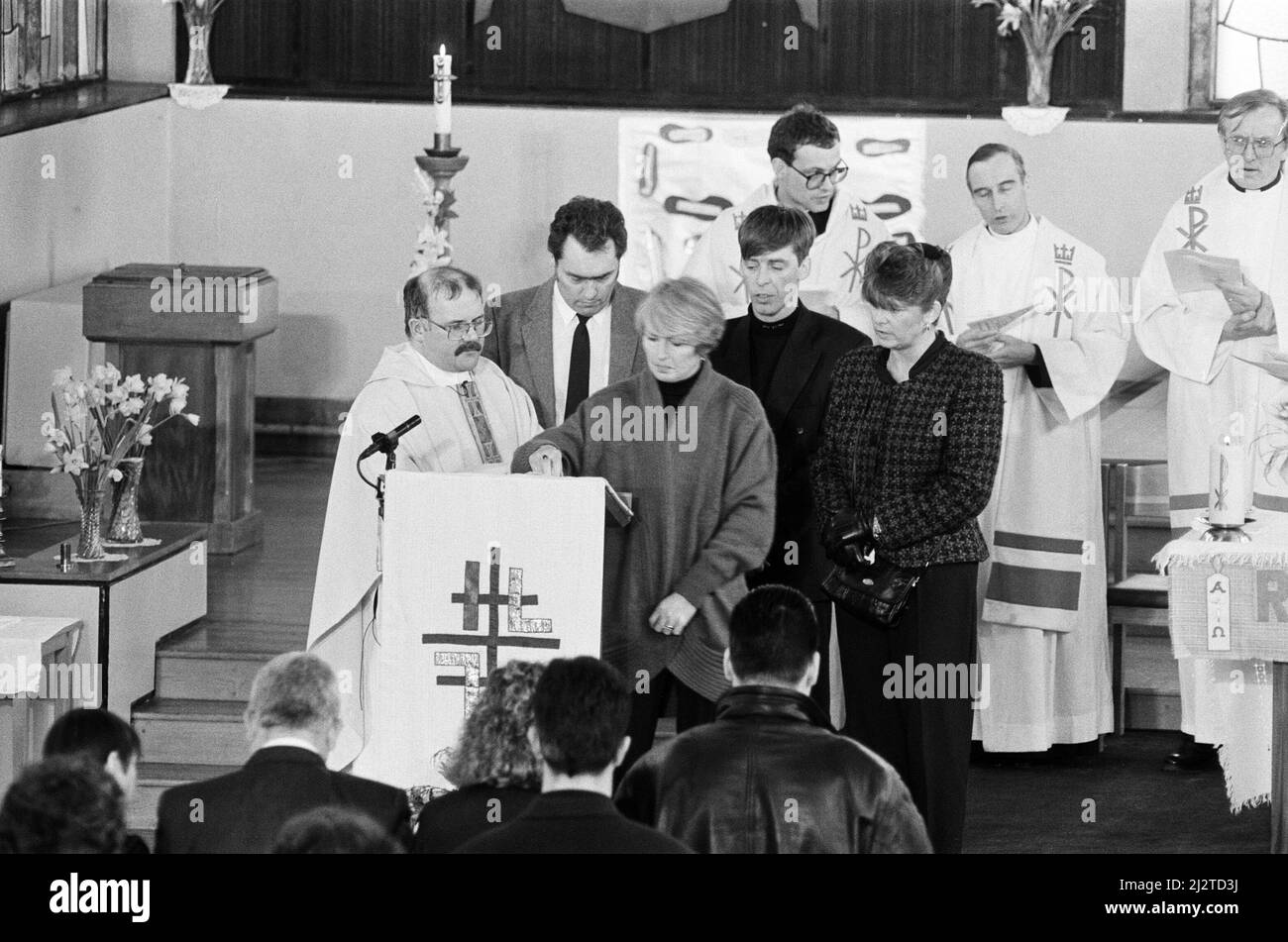 The funeral of James Bulger, Sacred Heart Church, Kirkby. 1st March 1993. Stock Photo