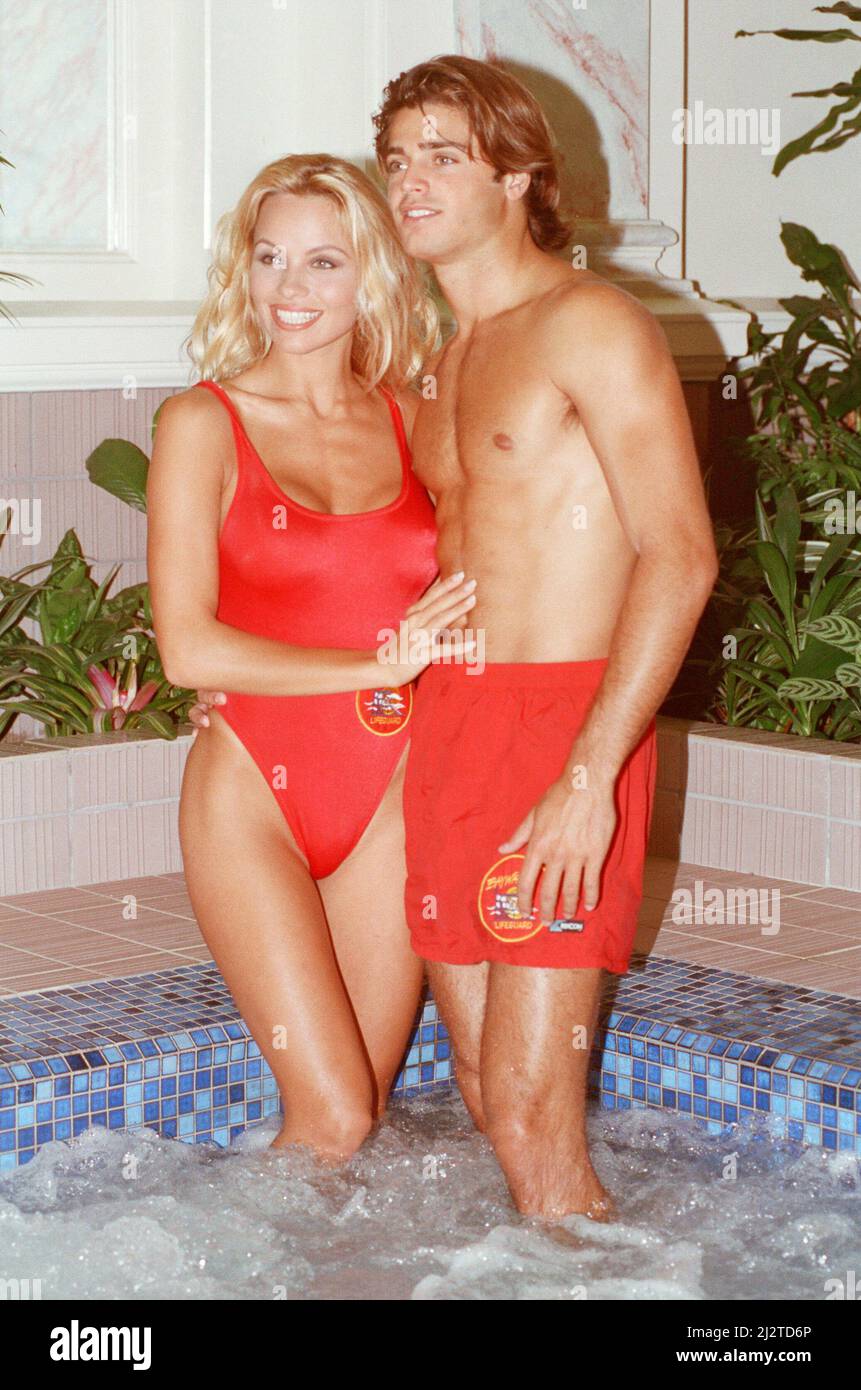 Baywatch stars in a photocall, in London, forthe TV series now appearing on British Television.  Picture shows Pamela Anderson and David Charvet  Picture by Arnold Slater  Picture taken 21st January 1993 Stock Photo