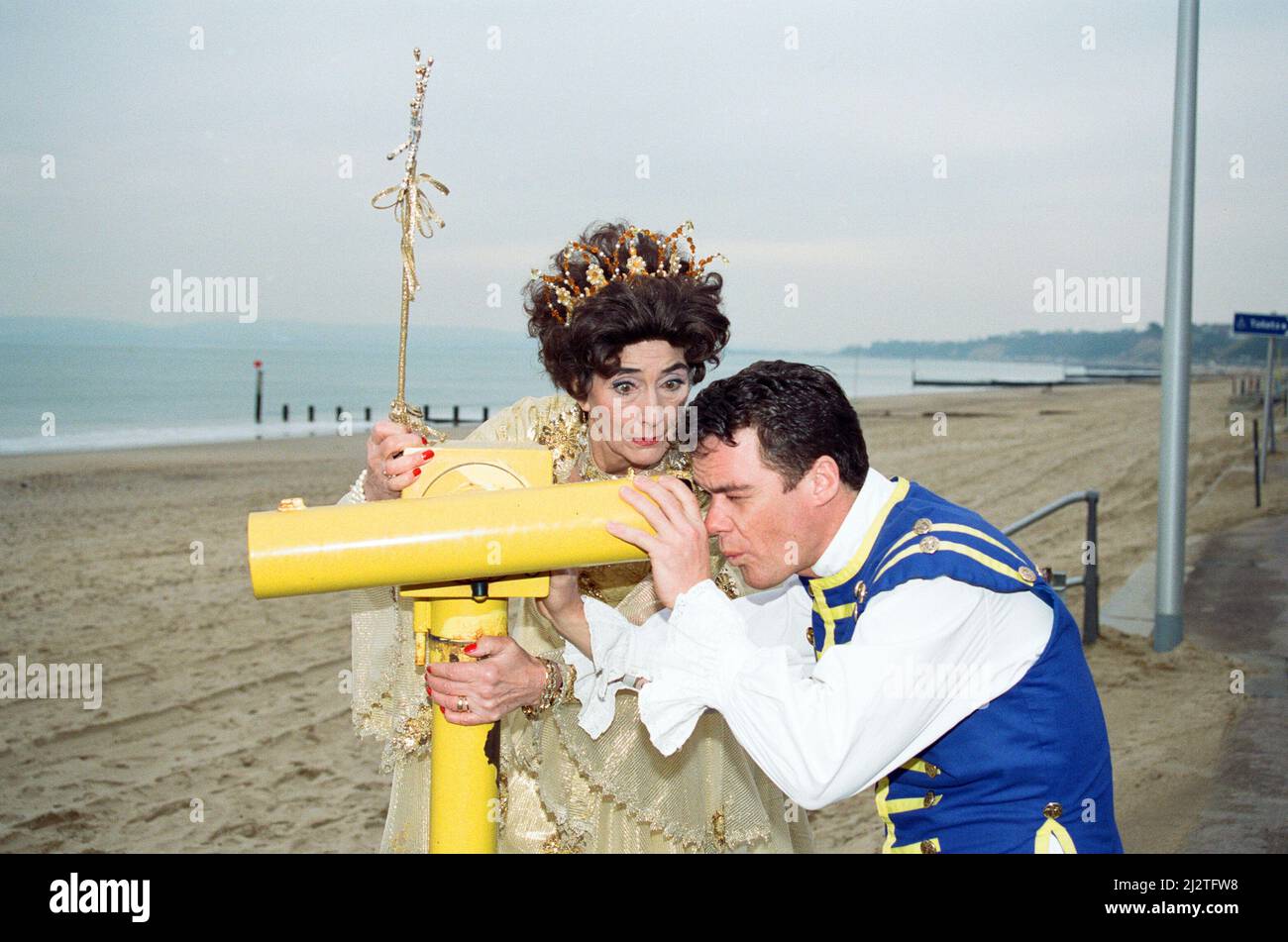 Stefan Dennis and June Brown in Bournemouth to star in the pantomime 'Cinderella'. 9th December 1992. Stock Photo