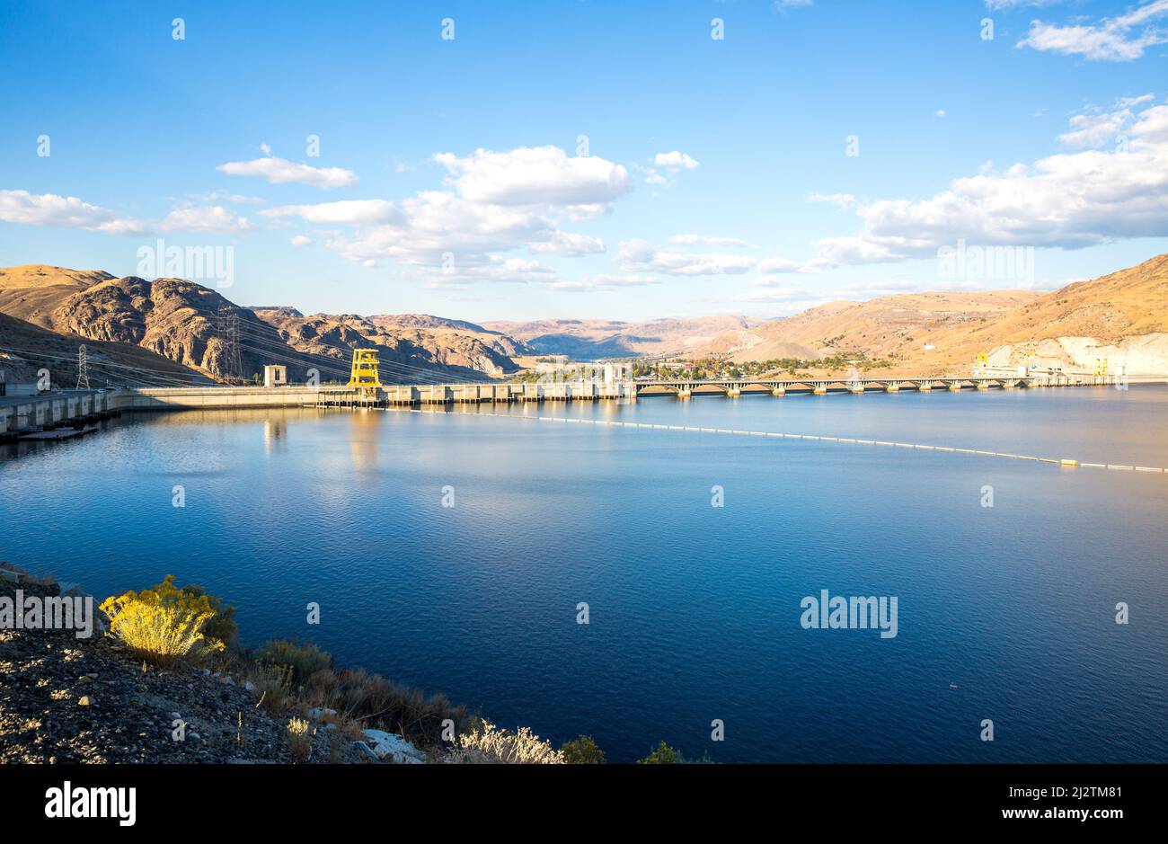 Grand Coulee Dam and Lake Columbia Stock Photo Alamy