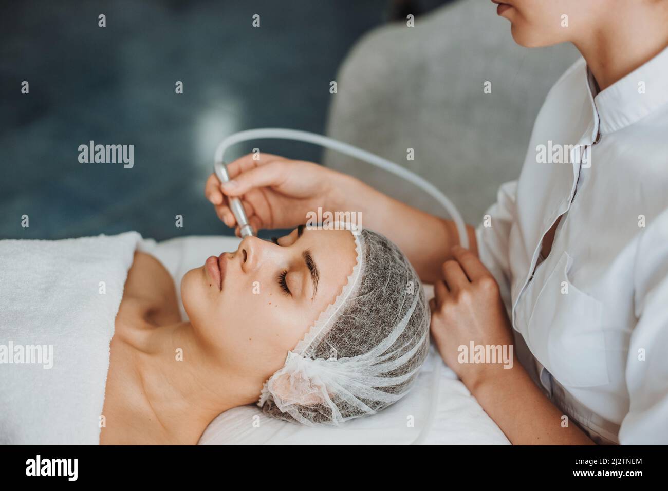 doctor-cosmetologist-performing-aqua-peeling-on-patient-face-for-remove-dead-damaged-cells-cosmetology-beauty-procedure-doctor-hand-rejuvenation-stock-photo-alamy