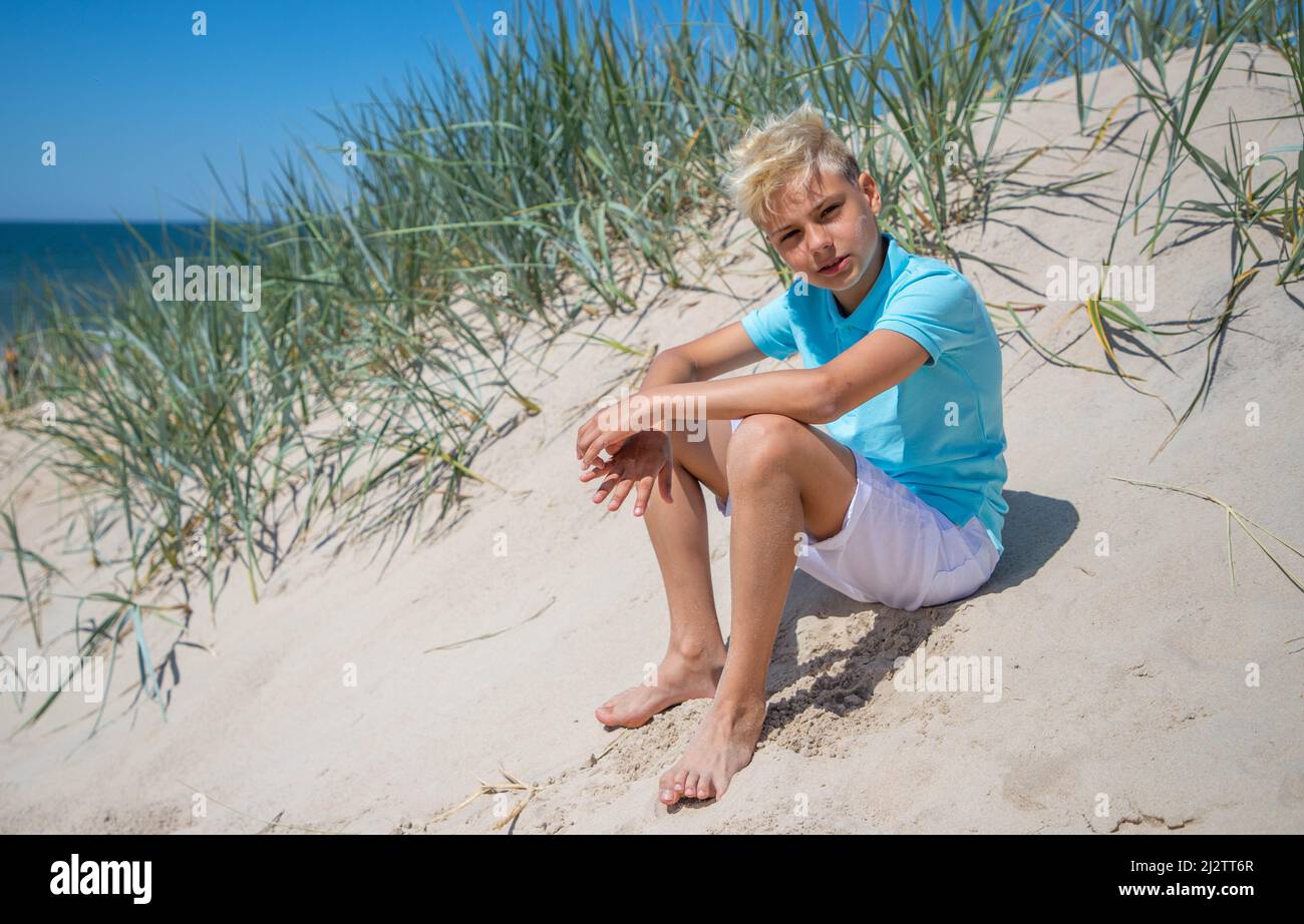Teenager Boy On Summer Vocation At The Beach Stock Photo Alamy teenager-boy-on-summer-vocation-at-the-beach-stock-photo-alamy
