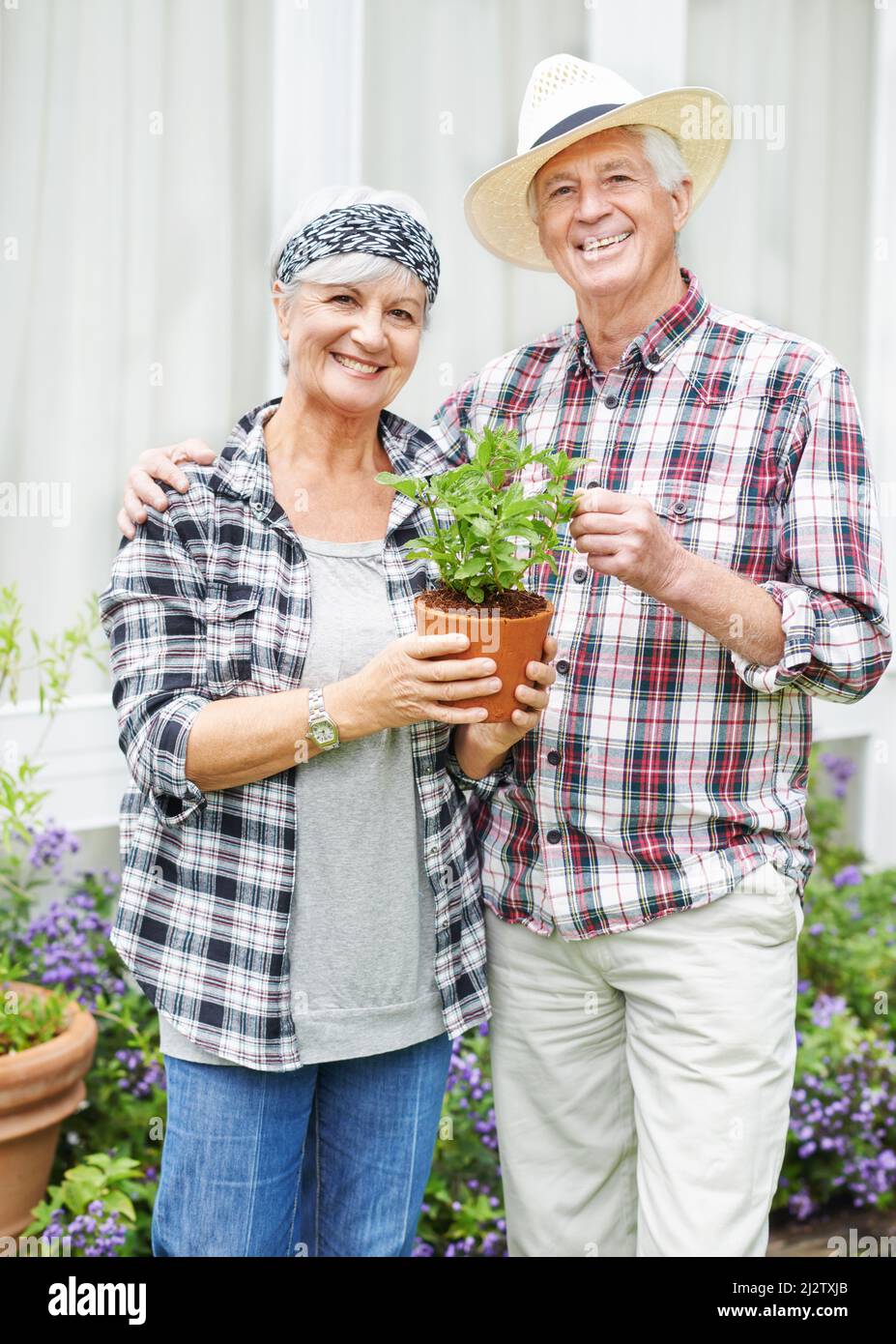 Happy gardening hi-res stock photography and images - Alamy