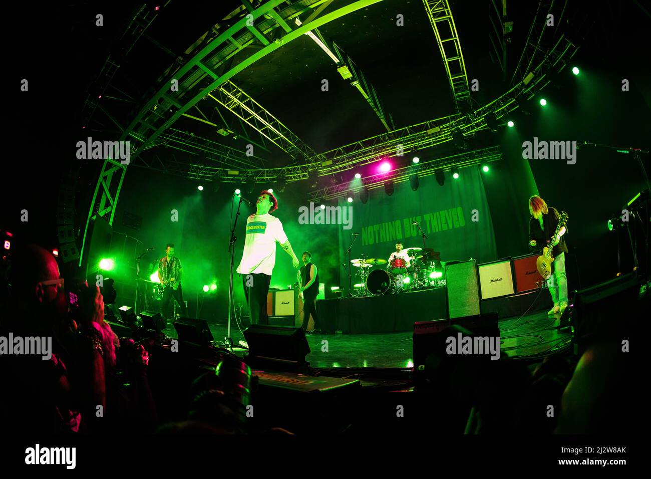 british-alternative-rock-band-nothing-but-thieves-in-concert-at