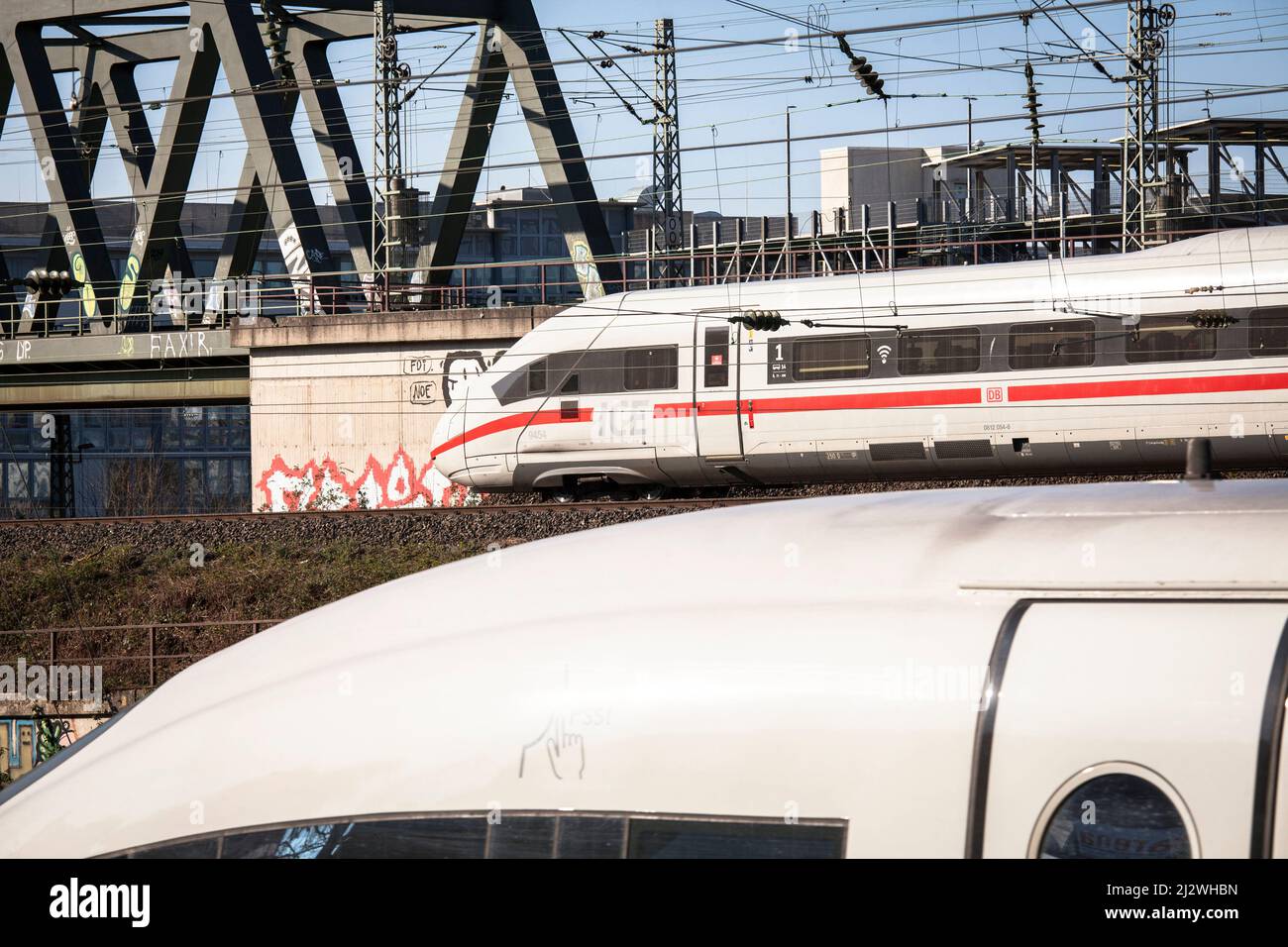high-speed trains ICE 3 in the town district Deutz, Cologne, Germany. Hochgeschwindigkeitszuege ICE 3 im Stadtteil Deutz, Koeln, Deutschland. Stock Photo