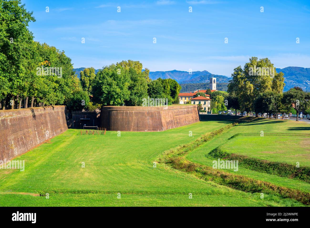 lucca-town-walls-hi-res-stock-photography-and-images-alamy