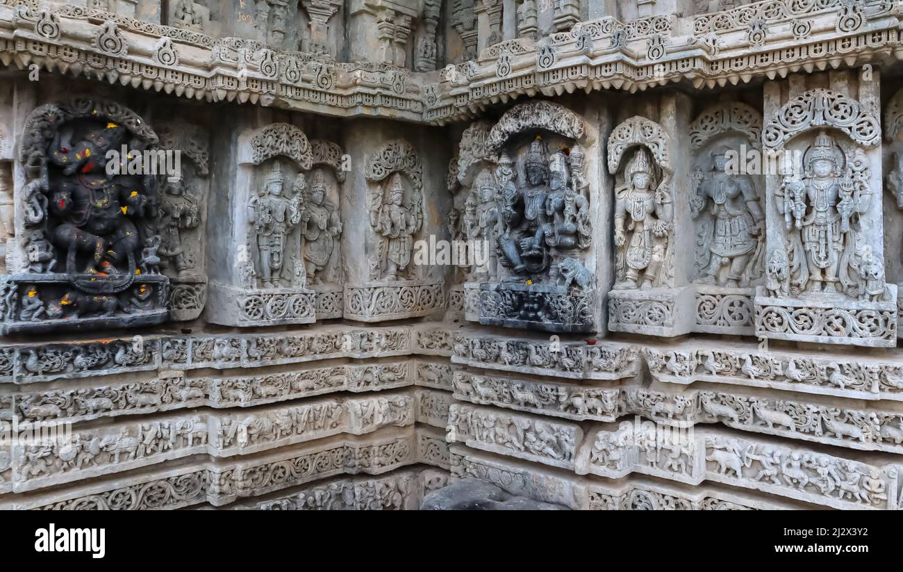 Sculptures of Lord Ganesha, Lord Shiva and Lord Vishnu with war Sculptures on the wall of javagal Temple, Hassan, Karnataka. Stock Photo