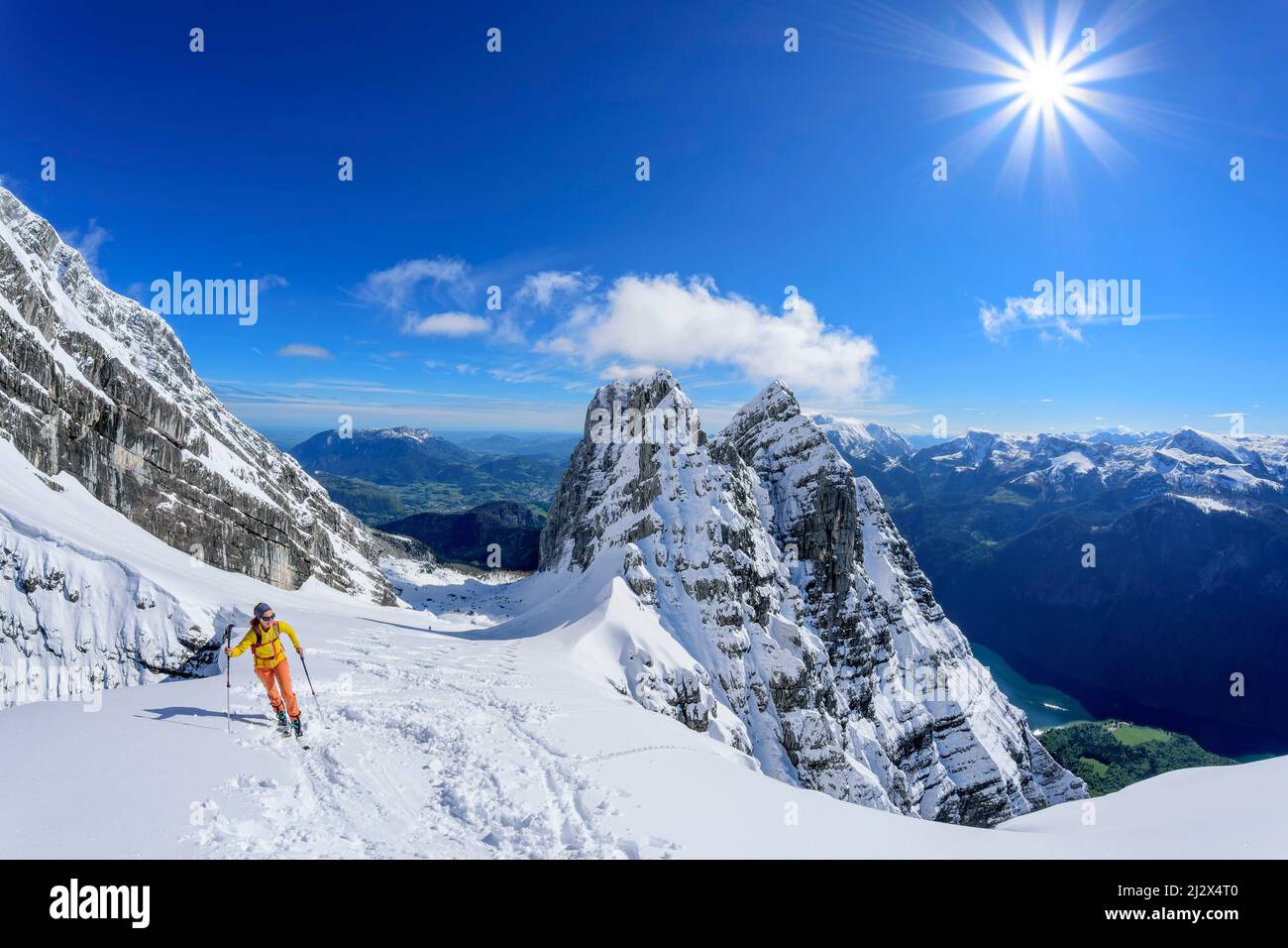 Woman on ski tour climbs into Watzmannkar, Kleiner Watzmann in the background, Watzmannkar, Third Watzmannkind, Berchtesgaden Alps, Berchtesgaden National Park, Upper Bavaria, Bavaria, Germany Stock Photo