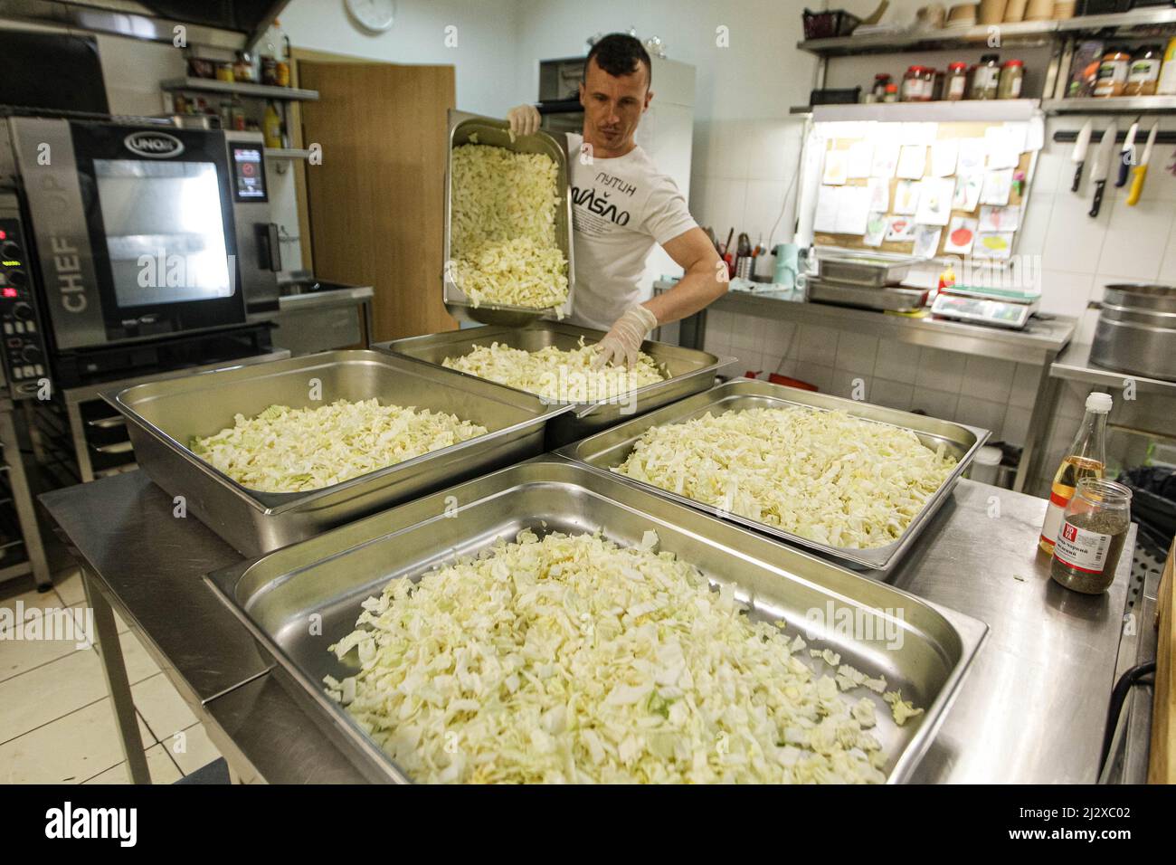 KYIV, UKRAINE - APRIL 1, 2022 - A cook is seen at work as nearly 400 meals for Territorial Defence Forces, Ukrainian Railways workers, sappers, border Stock Photo