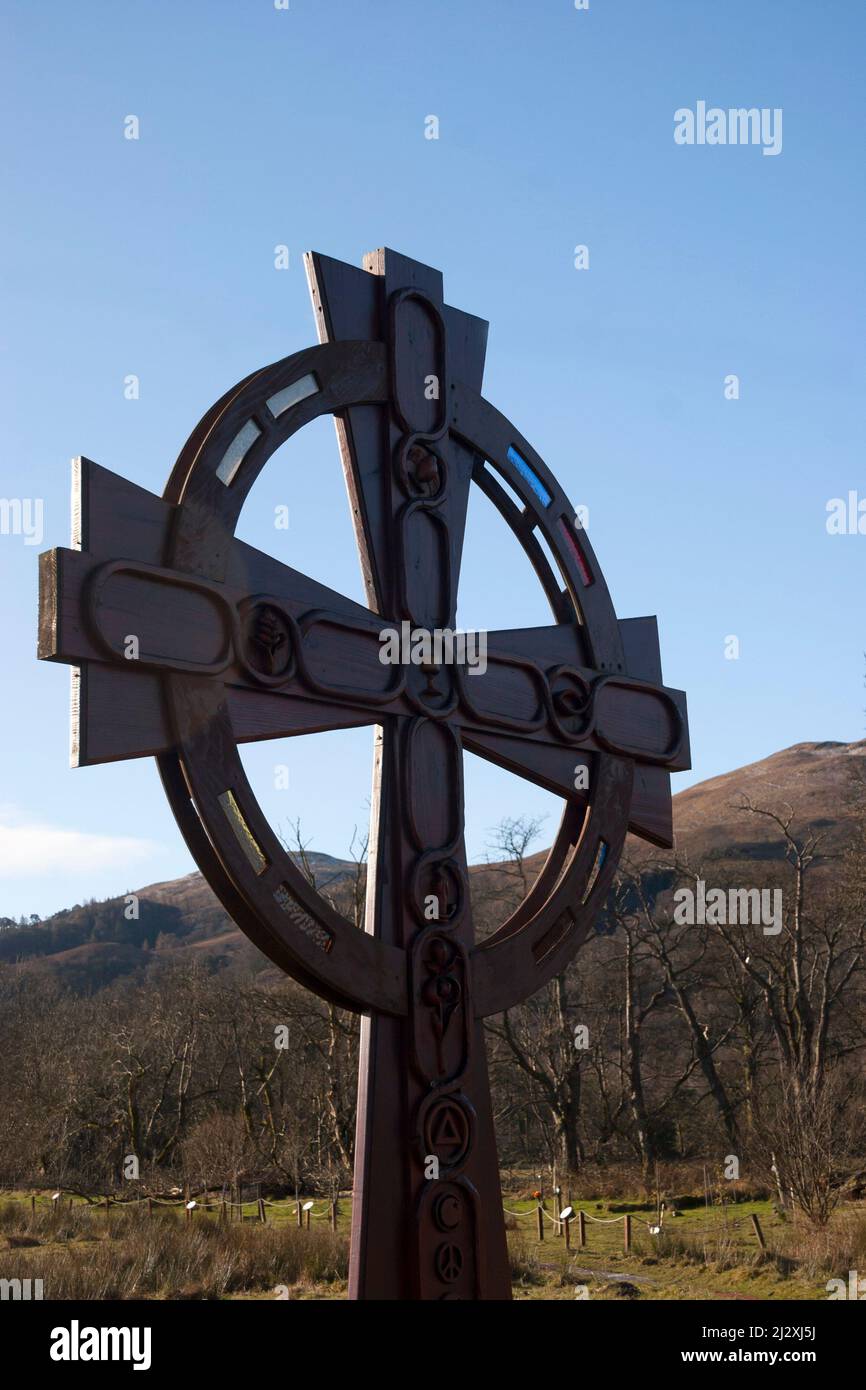 St Kessog's Cross at Luss Glebe, by Loch Lomond. The upperpart of the cross contains Christian Symbols including the dove of peace, the grain of wheat Stock Photo