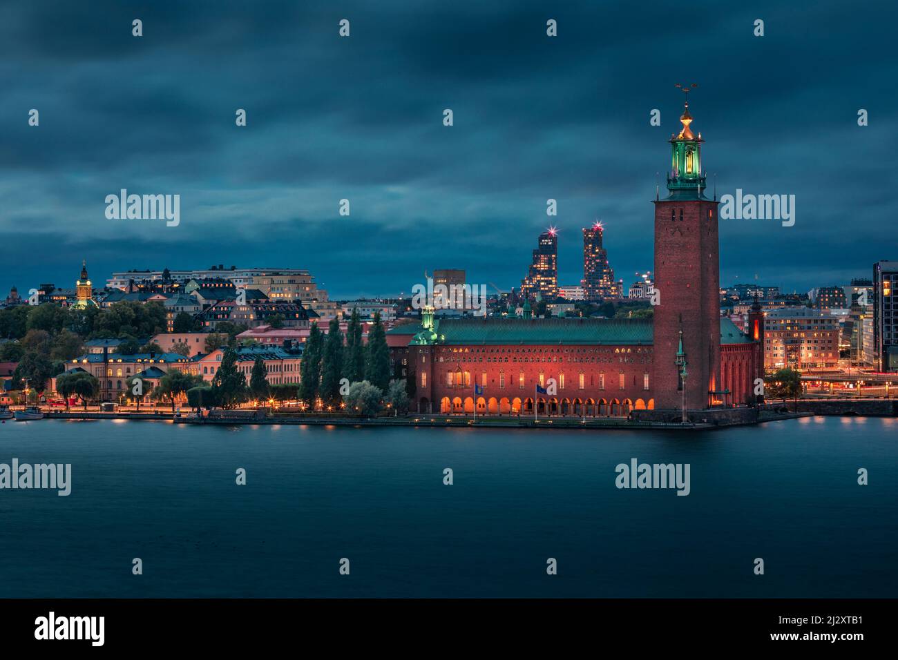 Stockholm skyline cityscape night hi-res stock photography and images ...