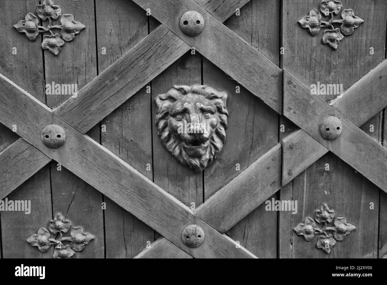 Wooden gate design Black and White Stock Photos & Images - Alamy