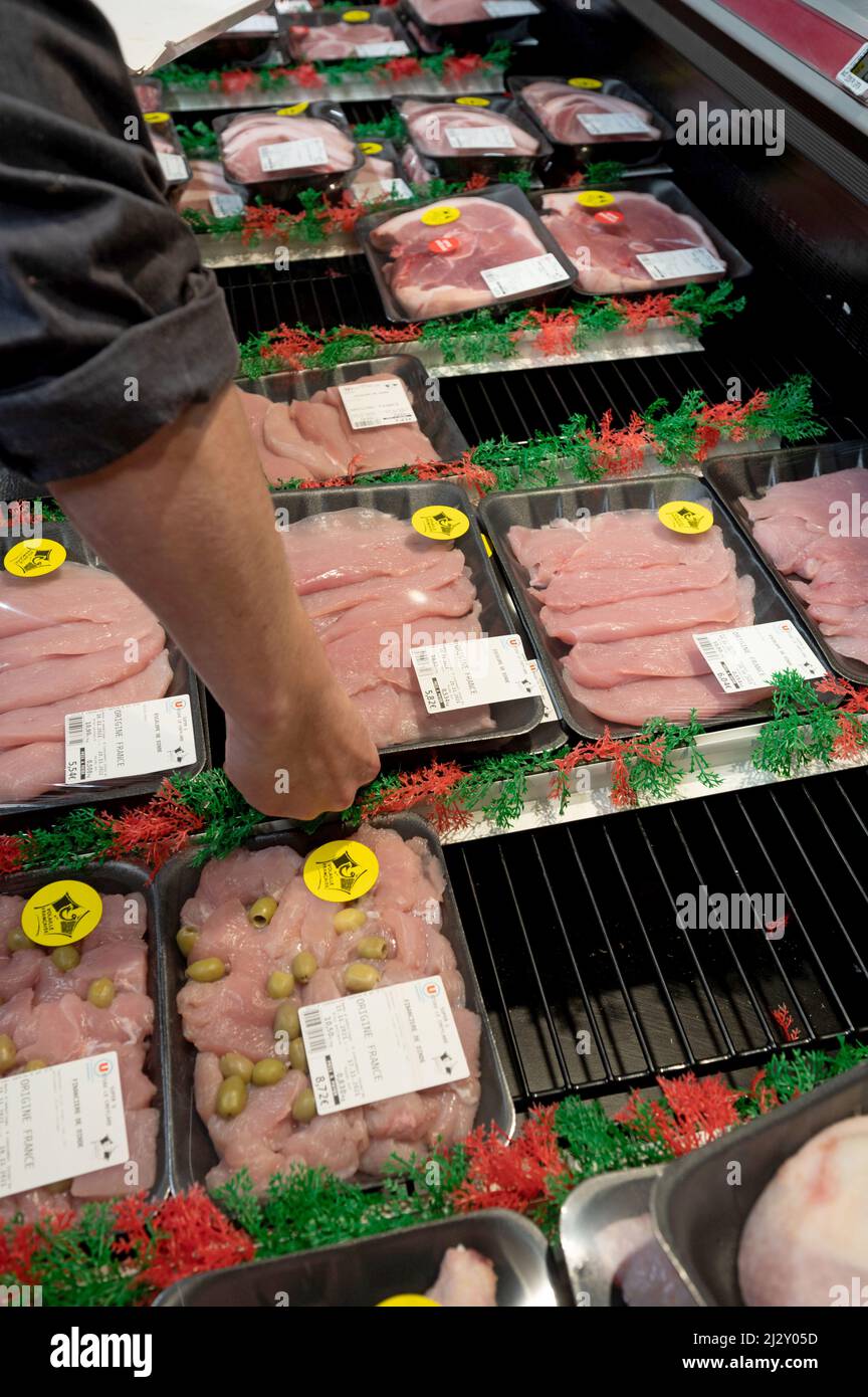 Super U supermarket: meat department, pre-packaged poultry with a yellow label giving information on the country origin, here, French meat Stock Photo