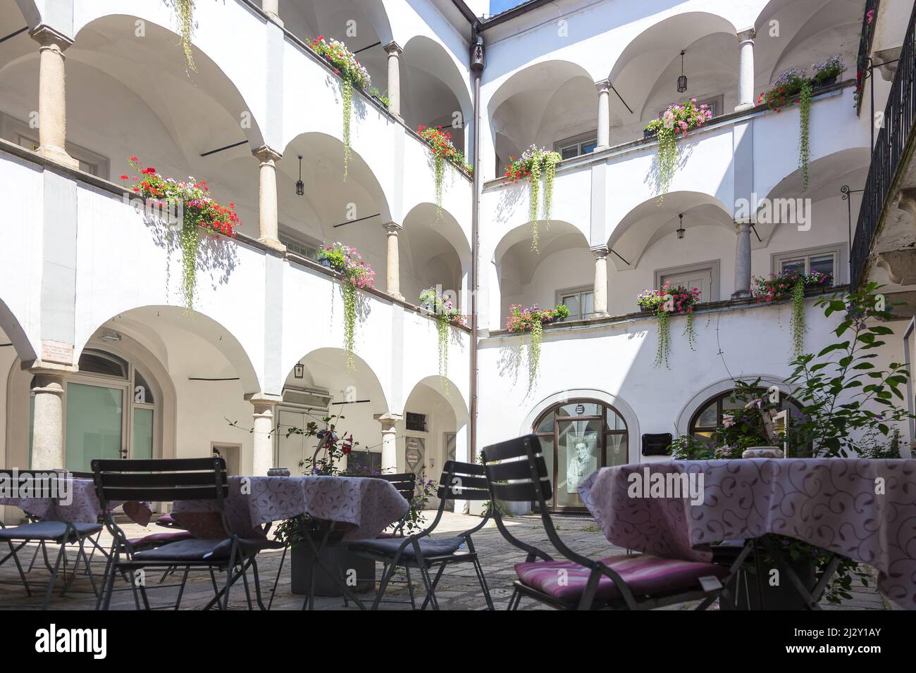 Cafe mozart hires stock photography and images Alamy