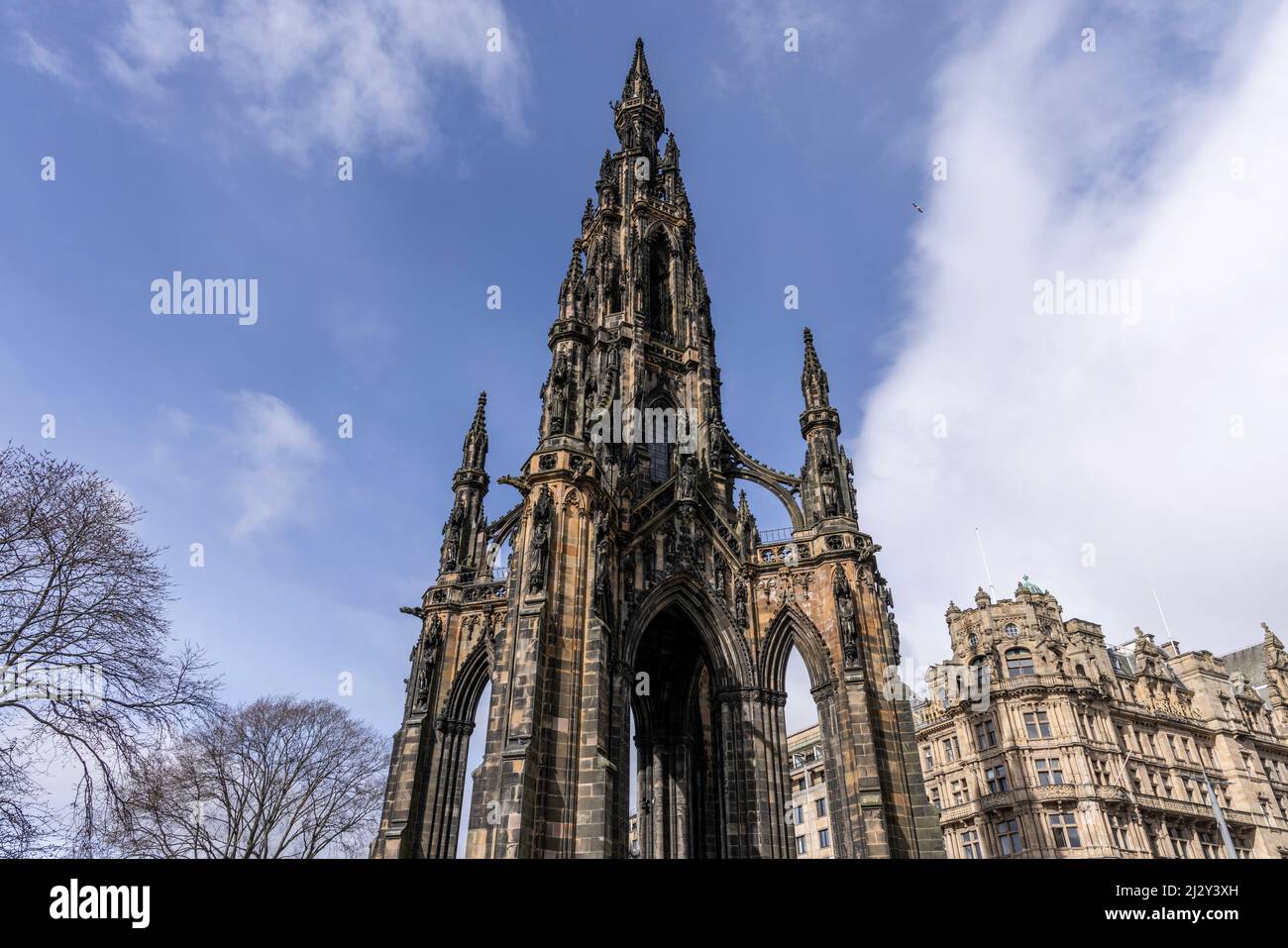 Scott Monument. Canon EOS R5, RF24-105mm F4 L IS USM at 24mm, ISO 100, 1/400s at f/8. Apr Stock Photo