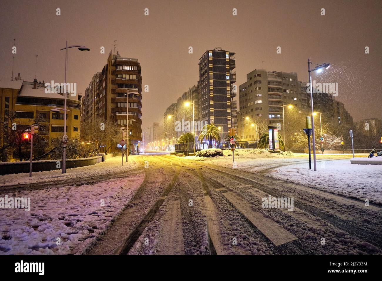 Snowy city on a cold winter night Stock Photo - Alamy