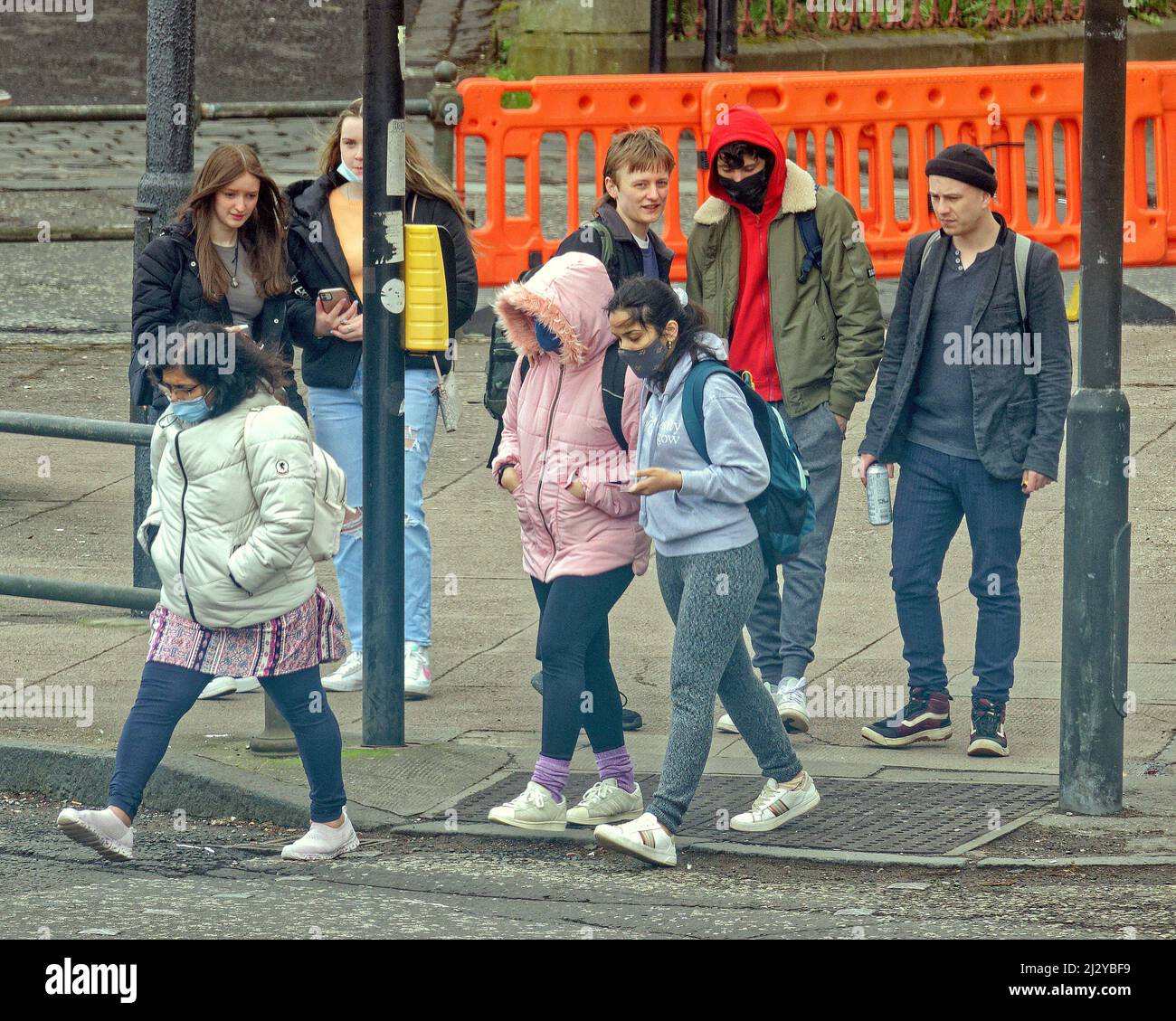 Glasgow, Scotland, UK 4th April, 2022. Economic Dystopia on the retail high street as shops close or resort to sales to stay open as unattractive streets do little to tempt shoppers to them as families struggle to provide basics. Credit Gerard Ferry/Alamy Live News Stock Photo