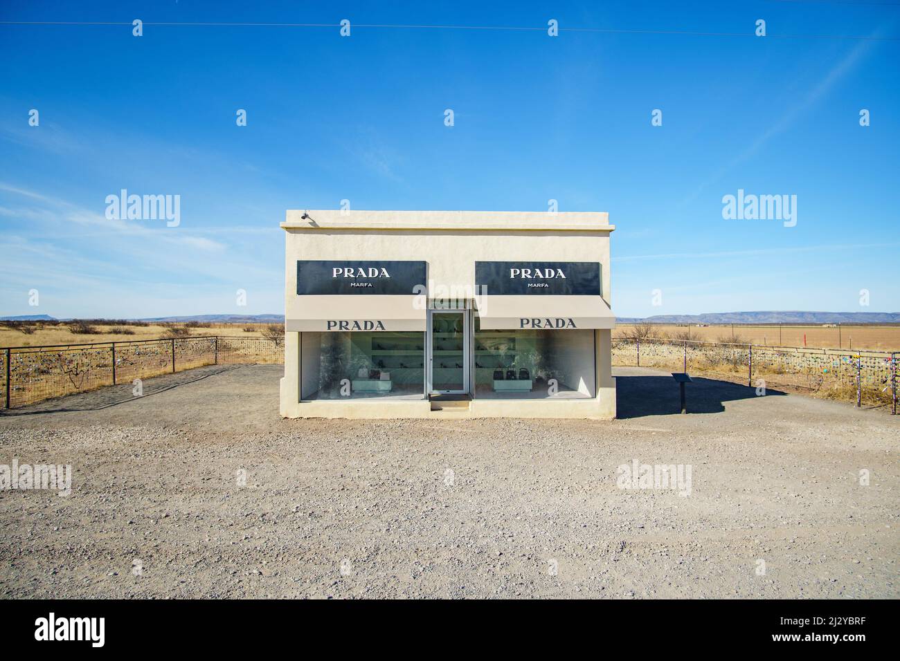 Prada marfa rural highway hi-res stock photography and images - Alamy