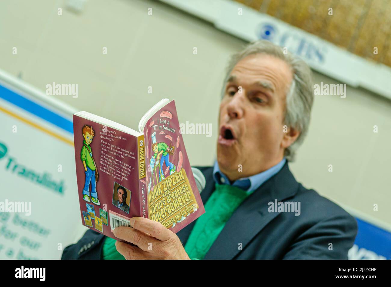 Belfast, Northern Ireland, United Kingdom, UK.  21st May 2009.  Henry Winkler, famously known for playing 'The Fonz' in Happy Days signs copies of his 'Hank Zipzer' books, and reads a number of sections to the gathered fans. Stock Photo