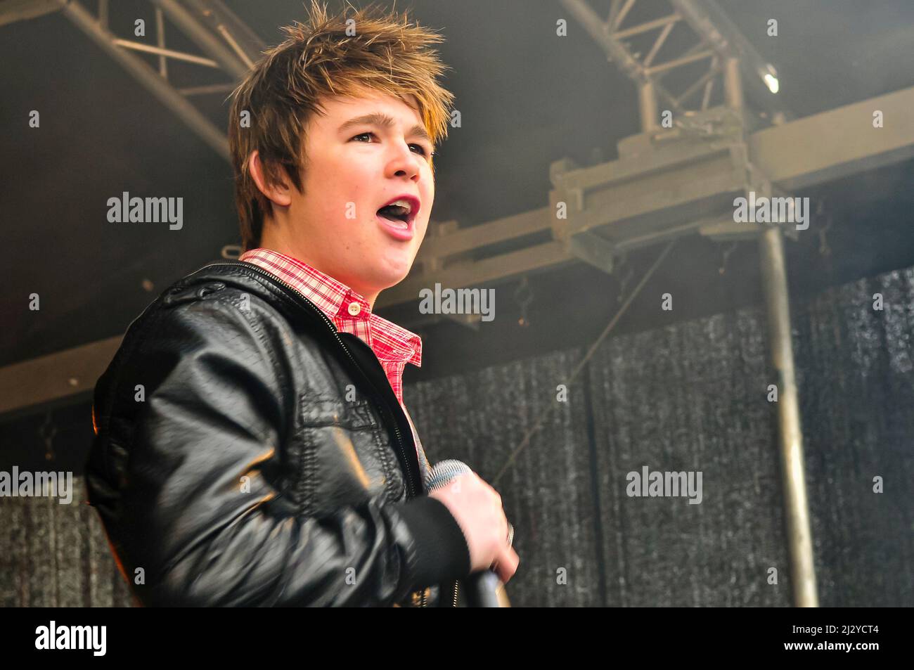 Belfast, Northern Ireland. 17th March 2009.  Eoghan Quigg, footballer and pop singer, performing a concert in Belfast at the annual Saint Patrick's day concert. Stock Photo