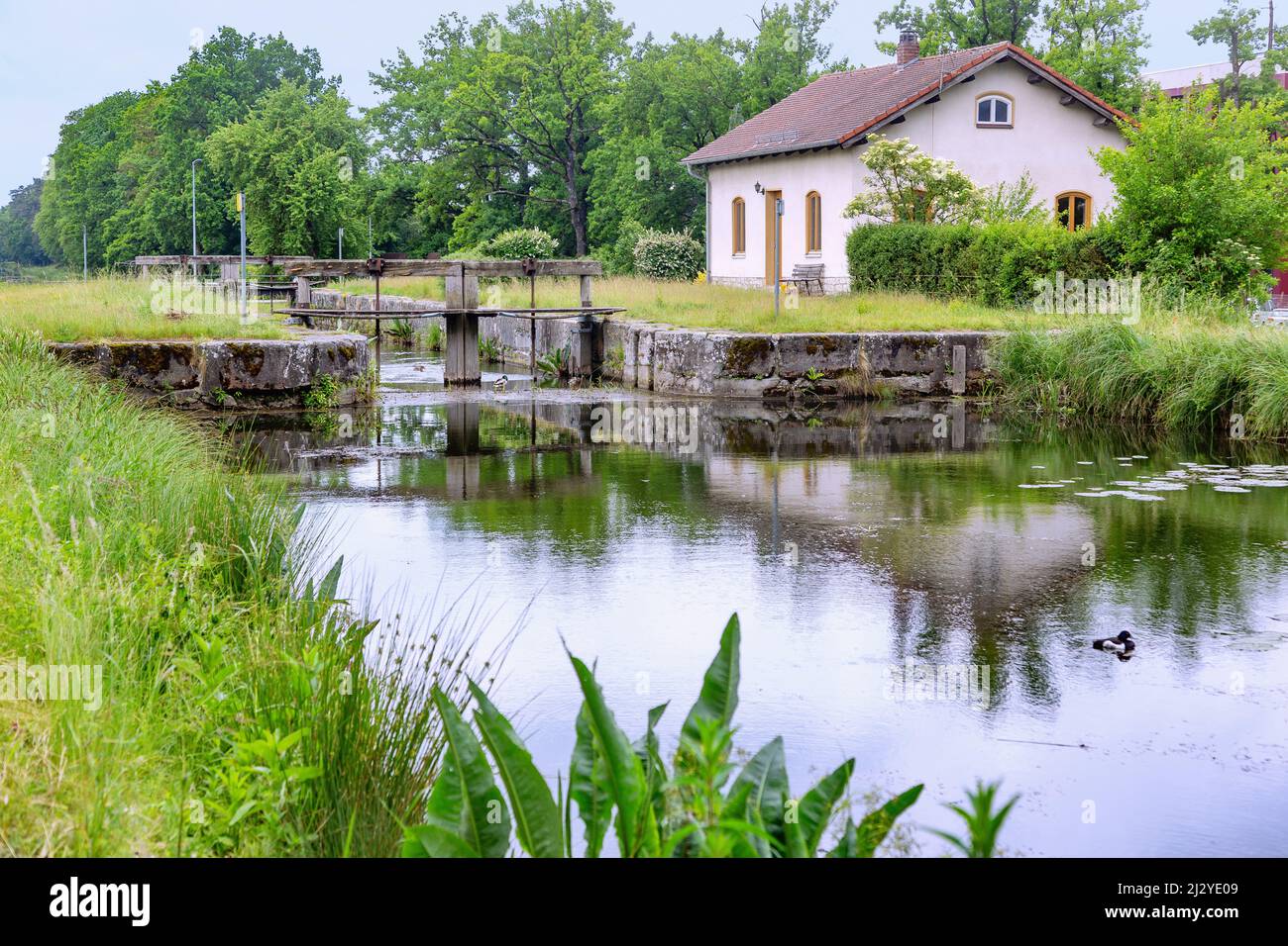 Ludwig-Danube-Main Canal, lock 32, chamber lock, lock keeper&#39;s house Stock Photo