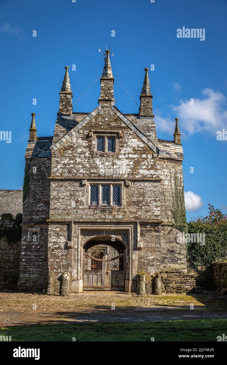 16th Century Grade I Bradstone Manor Gatehouse, Bradstone, Devon, UK Stock Photo