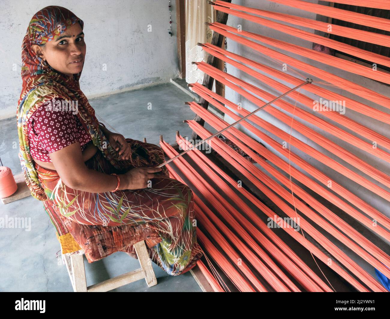 India, Gujarat, Kutch, Handloom Design Center in Bhujodi. Preparing warp yarn for weaving on a pit loom. Stock Photo