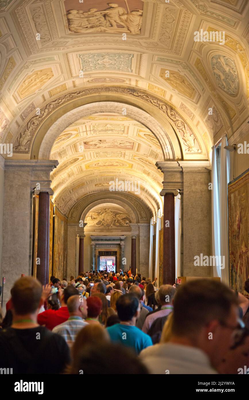 Visitors to the Vatican Museums Stock Photo Alamy