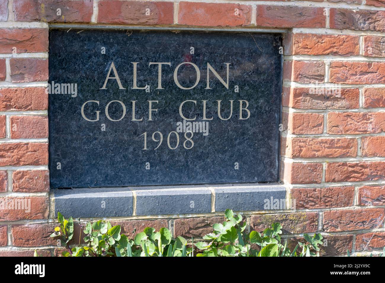 Entrance sign at Alton Golf Club, Old Odiham Road, Alton, Hampshire, UK Stock Photo