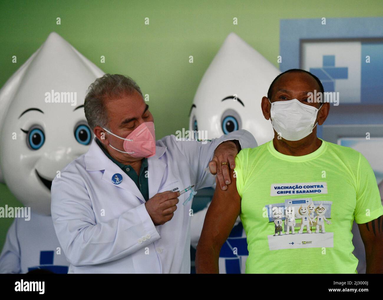 Brasilia, Brazil. 04th Apr, 2022. DF - Brasilia - 04/04/2022 - BRASILIA, LAUNCH OF THE NATIONAL VACCINATION CAMPAIGN - The Minister of Health, Marcelo Queiroga, vaccinates a man during the launch of the National Vaccination Campaign against Influenza and Measles, this Monday, April 4. Photo: Mateus Bonomi/AGIF Credit: AGIF/Alamy Live News Stock Photo