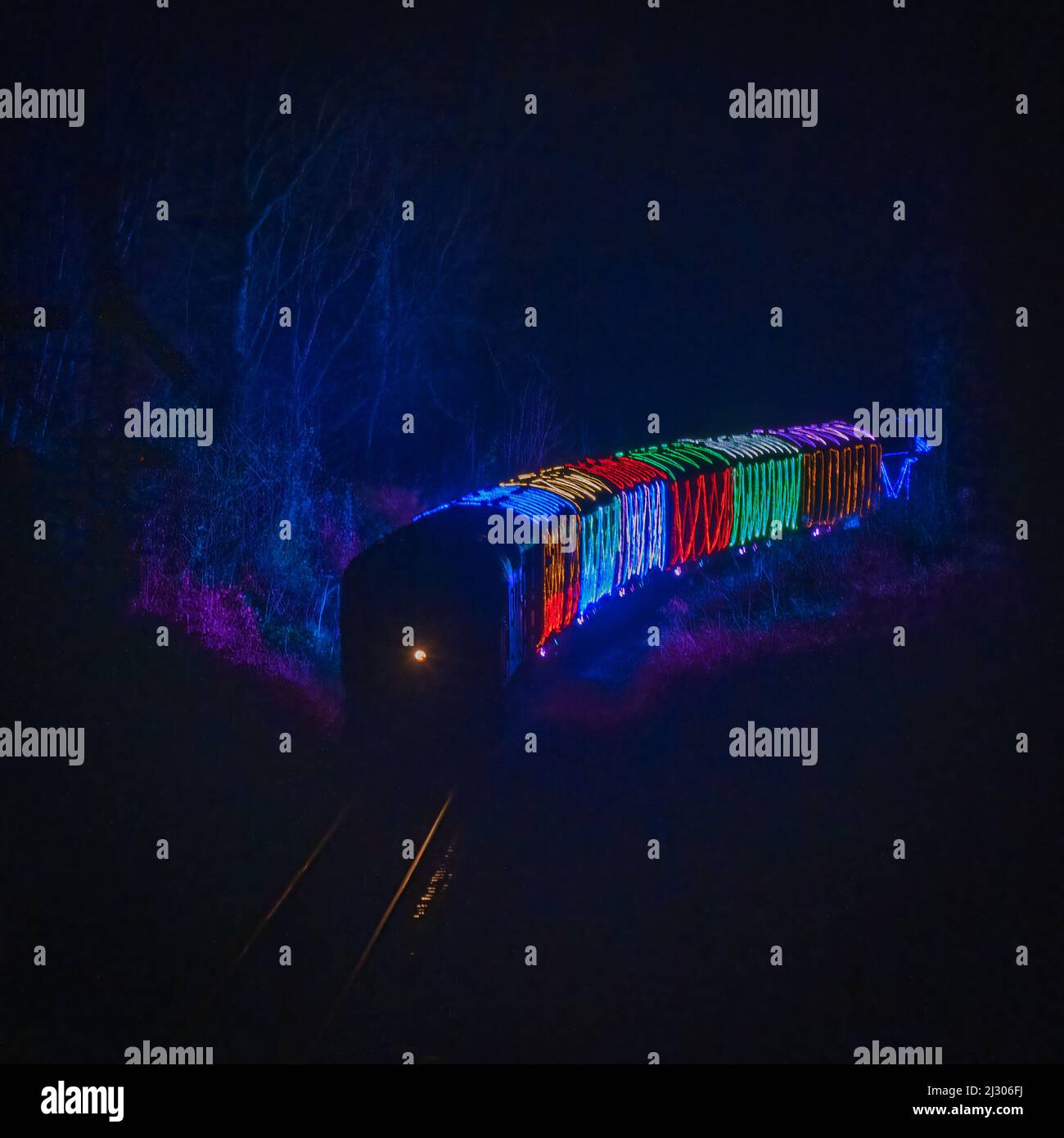 7828 Odney Manor pulling the illuminated 'Winter Lights