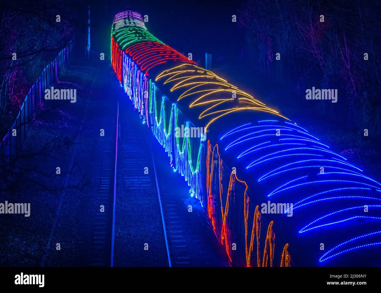 7828 Odney Manor pulling the illuminated 'Winter Lights