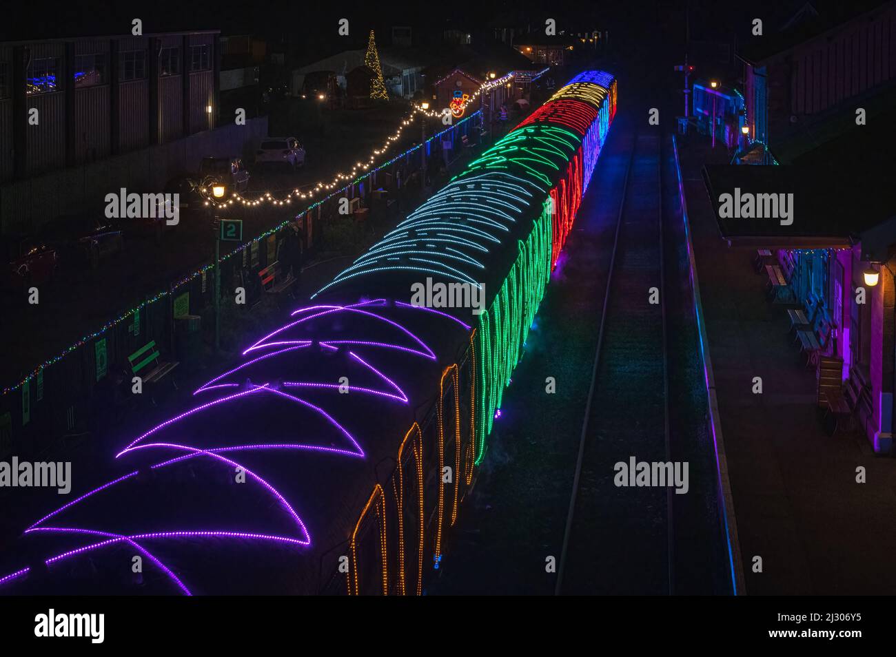 7828 Odney Manor pulling the illuminated 'Winter Lights