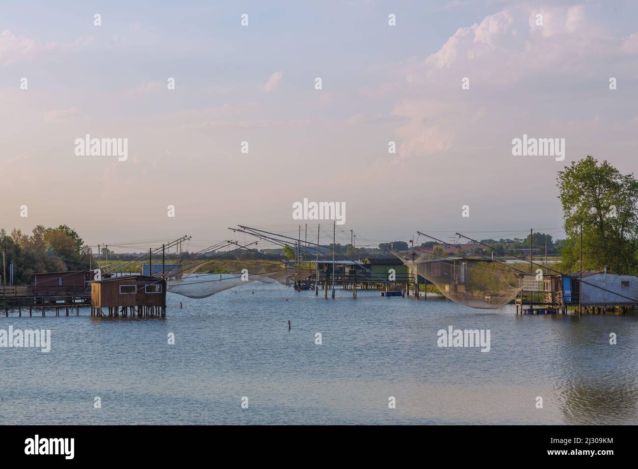 Comacchio, Porto Garibaldi, Canale Torre Rossa with fishermen&#39;s huts and outrigger nets Stock Photo