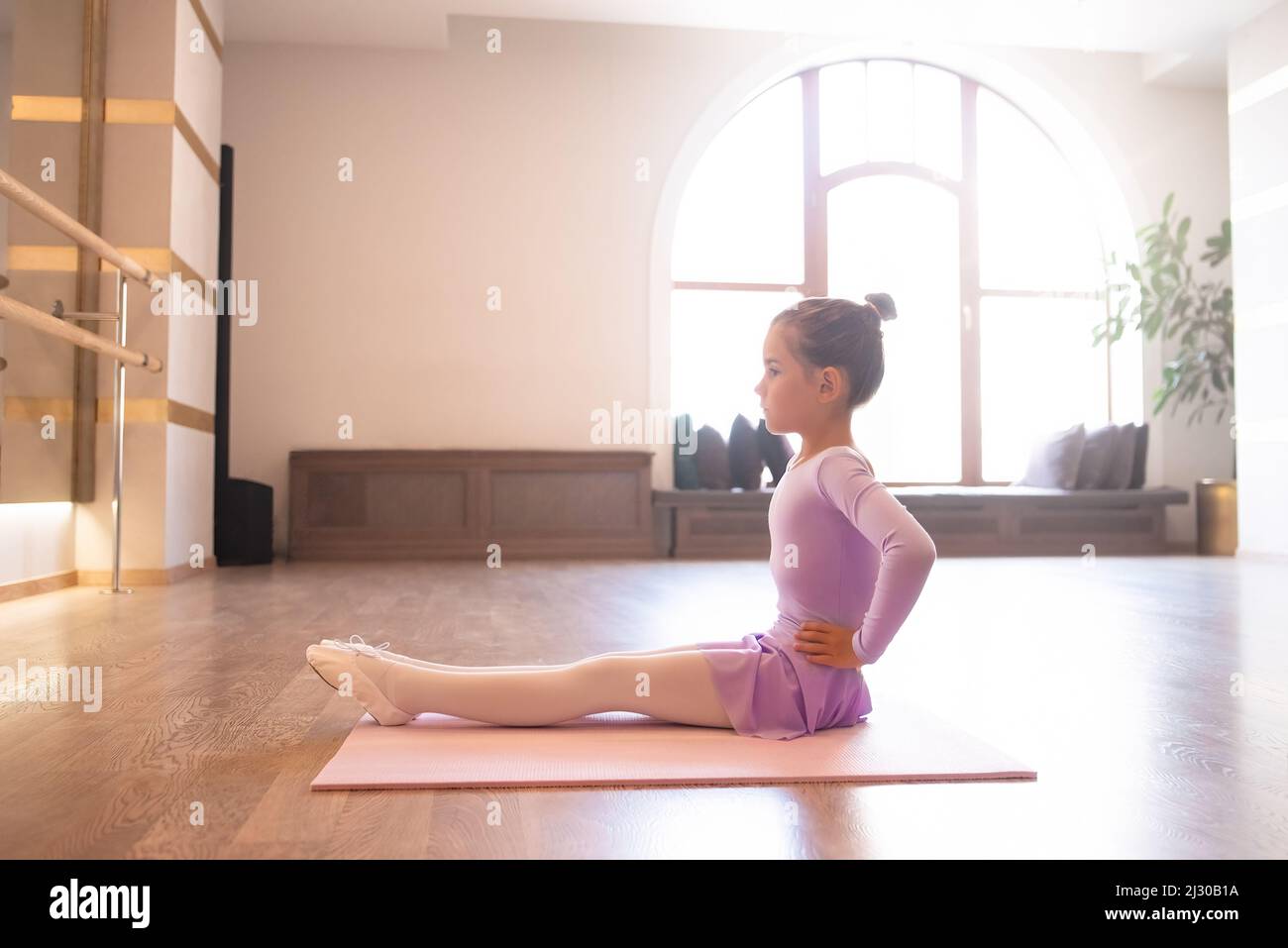 Little girl yoga hi res stock photography and images Page 20 Alamy