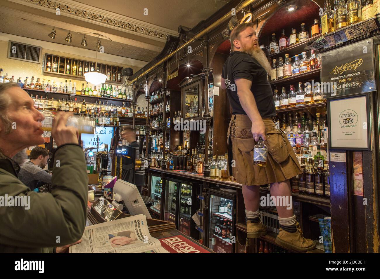 The Pot Still Bar, 800 whiskey bottles, landlord in kilt, Glasgow, Scotland UK Stock Photo