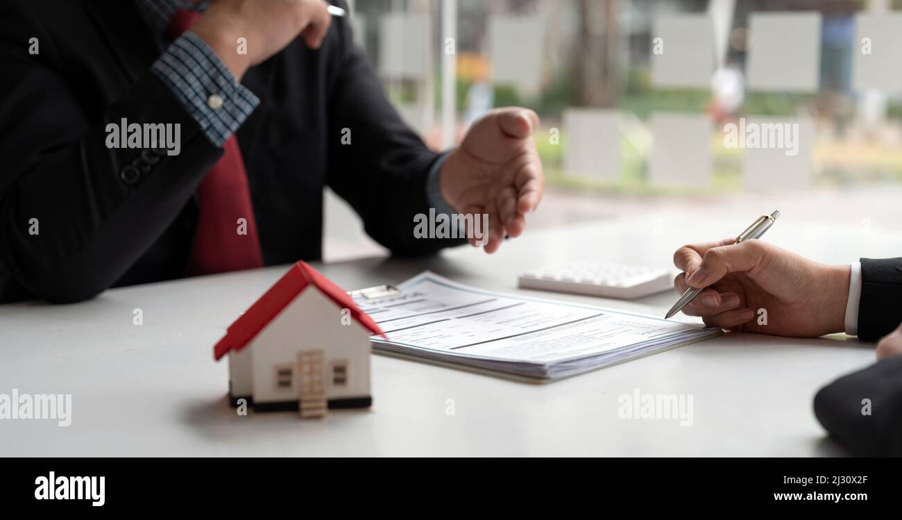 Real estate agent has proposed terms and conditions to customers who