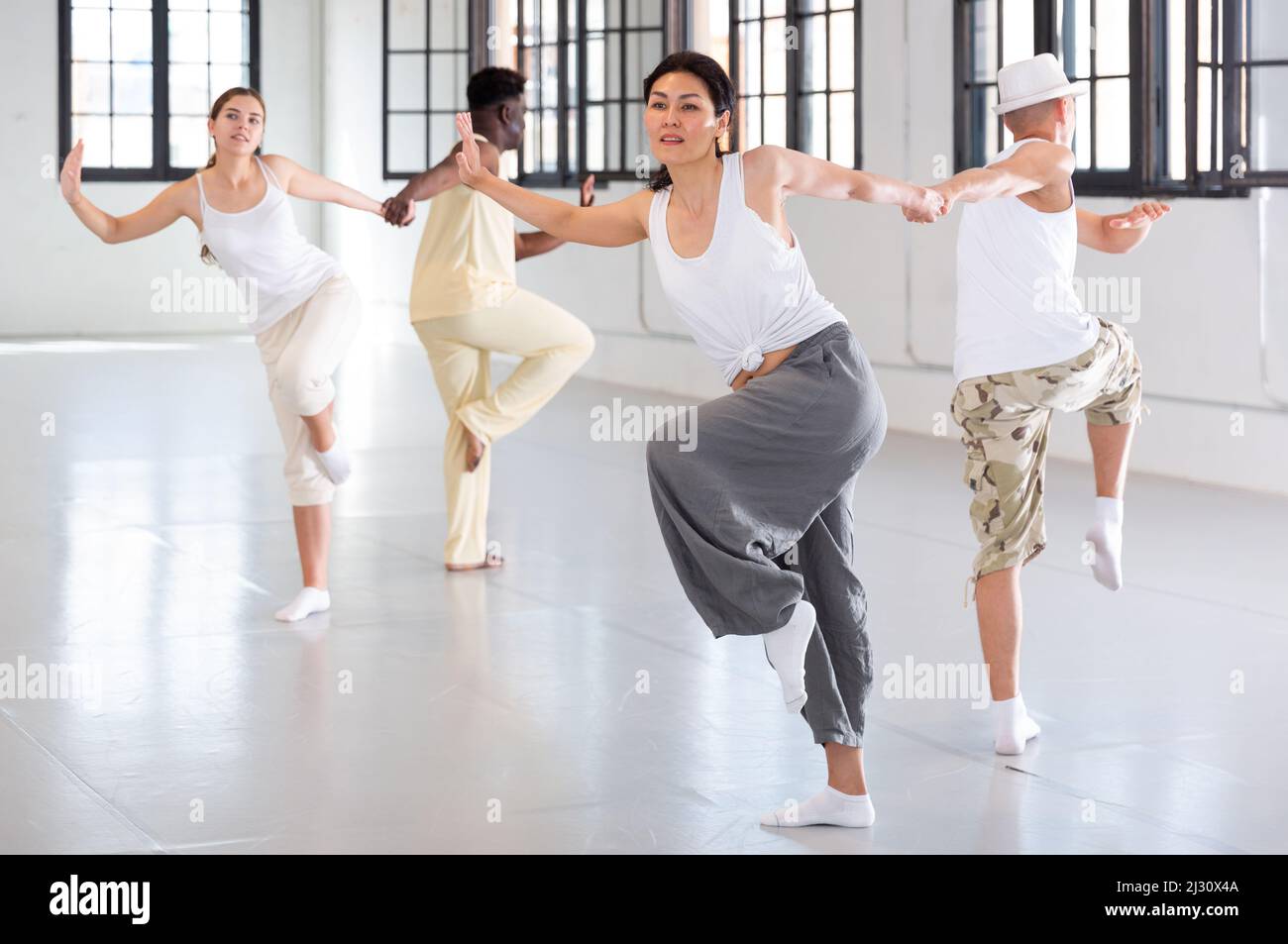 Pairs of young men and women dancing twist Stock Photo Alamy