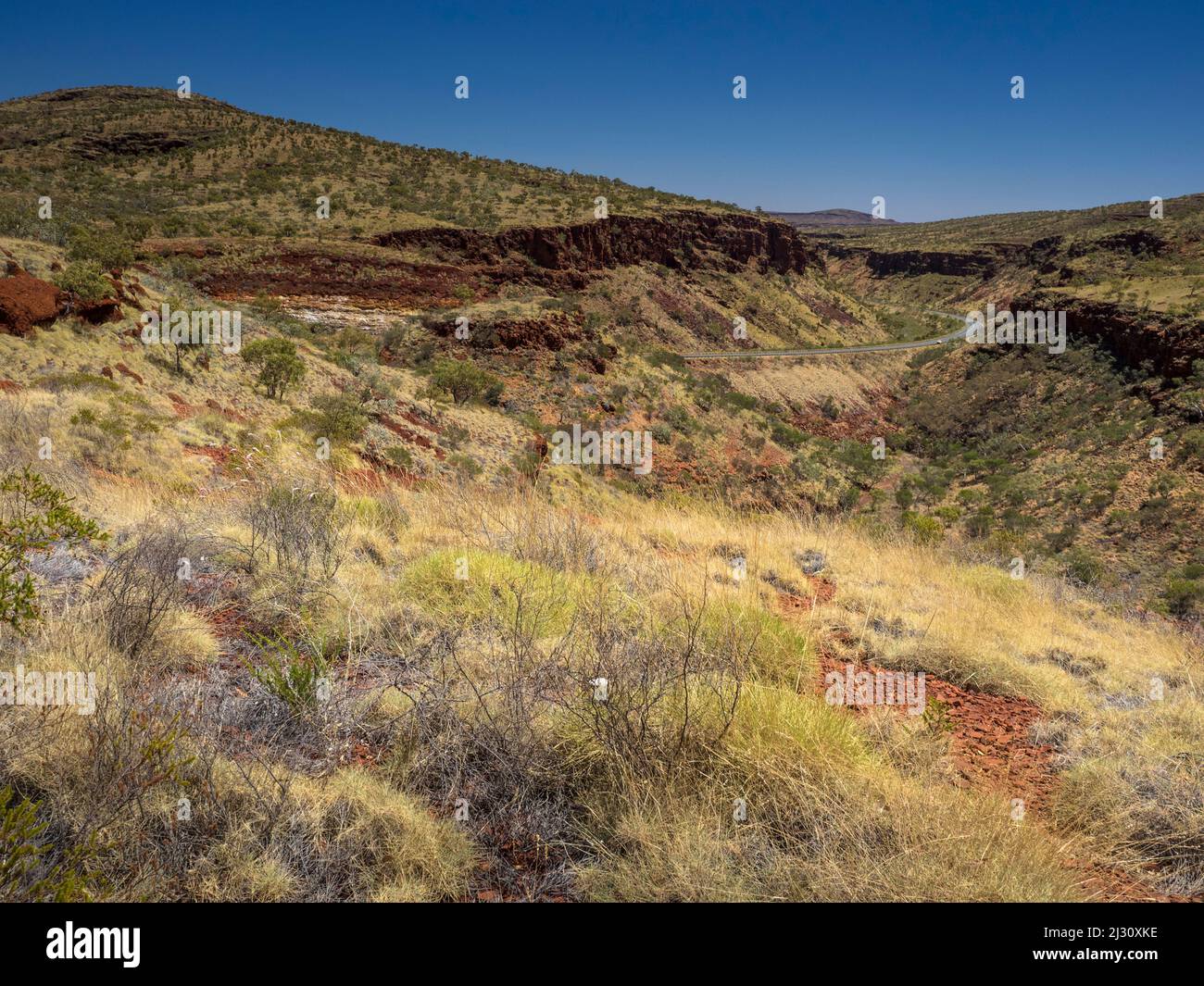 Munjina East Gorge carries the Great Northern Highway through the Hamersley Range, Juna Downs, Pilbara, Western Australia Stock Photo