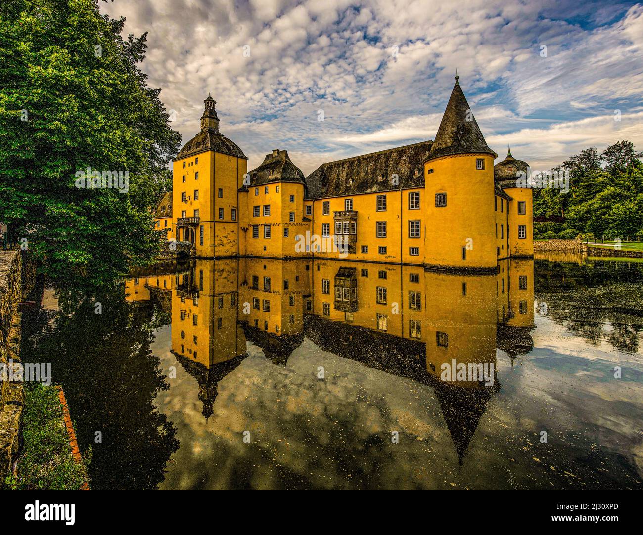 Moated castle Gudenau in Wachtberg near Bonn in the morning light, Wachtberg, Rhein-Sieg district, North Rhine-Westphalia, Germany Stock Photo