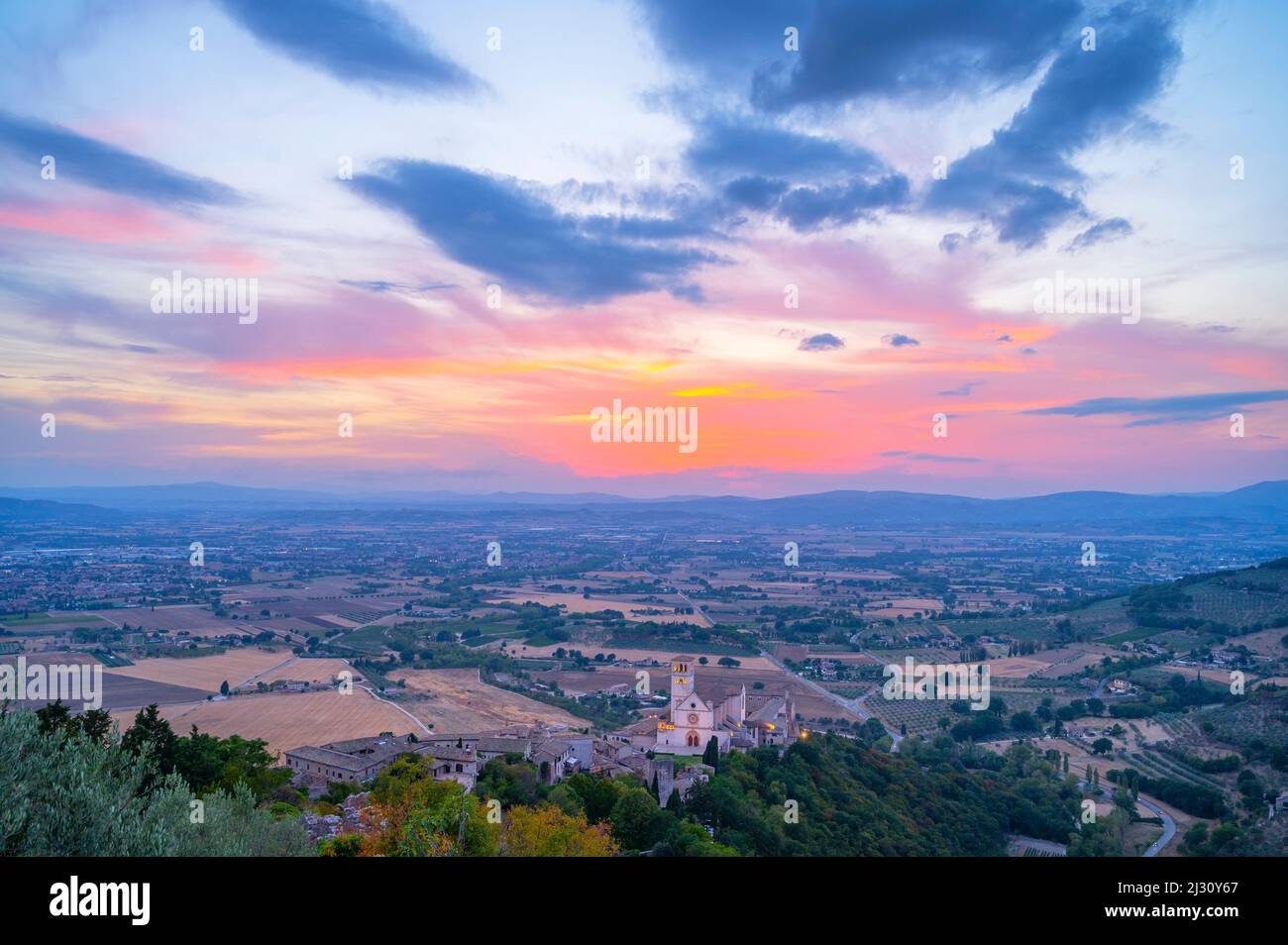 Glow in the dark tour hi-res stock photography and images - Alamy, image size:1300x954